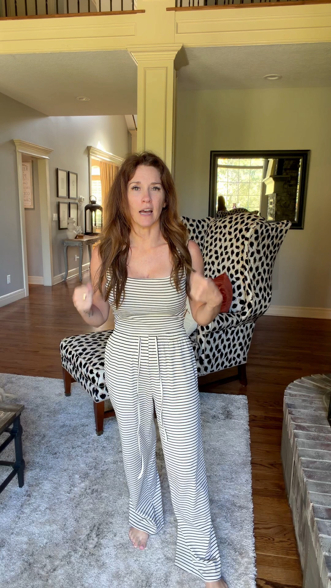 This lounge were set is so versatile from loungewear to everyday wear comes with four pieces, transitions from pants to shorts and give you two sets For the price of one !￼￼