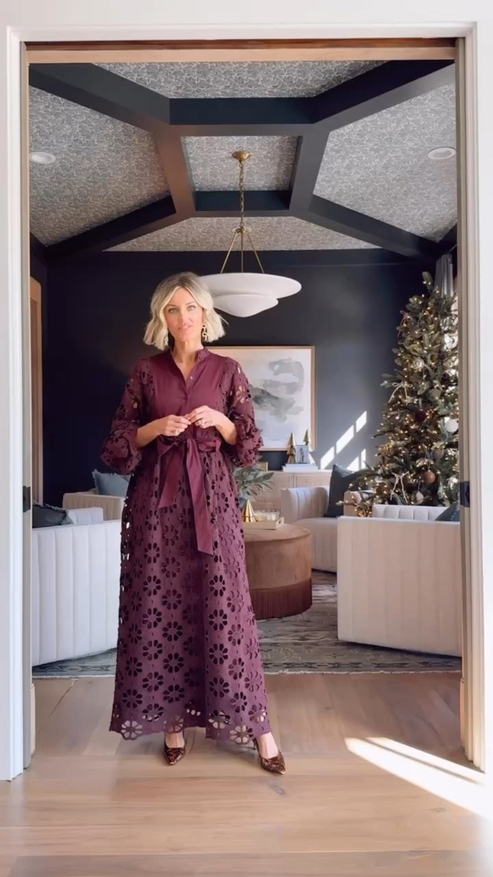 This dress would be a great option to wear for Thanksgiving & all through winter! I think this color makes it extremely versatile for the events you can wear it to during the holidays! Wearing XS! @tuckernuck #tuckernuckpartner

Loverly Grey, holiday outfits, Thanksgiving outfit, fall event dress, winter event dresss

#LTKHoliday #LTKStyleTip