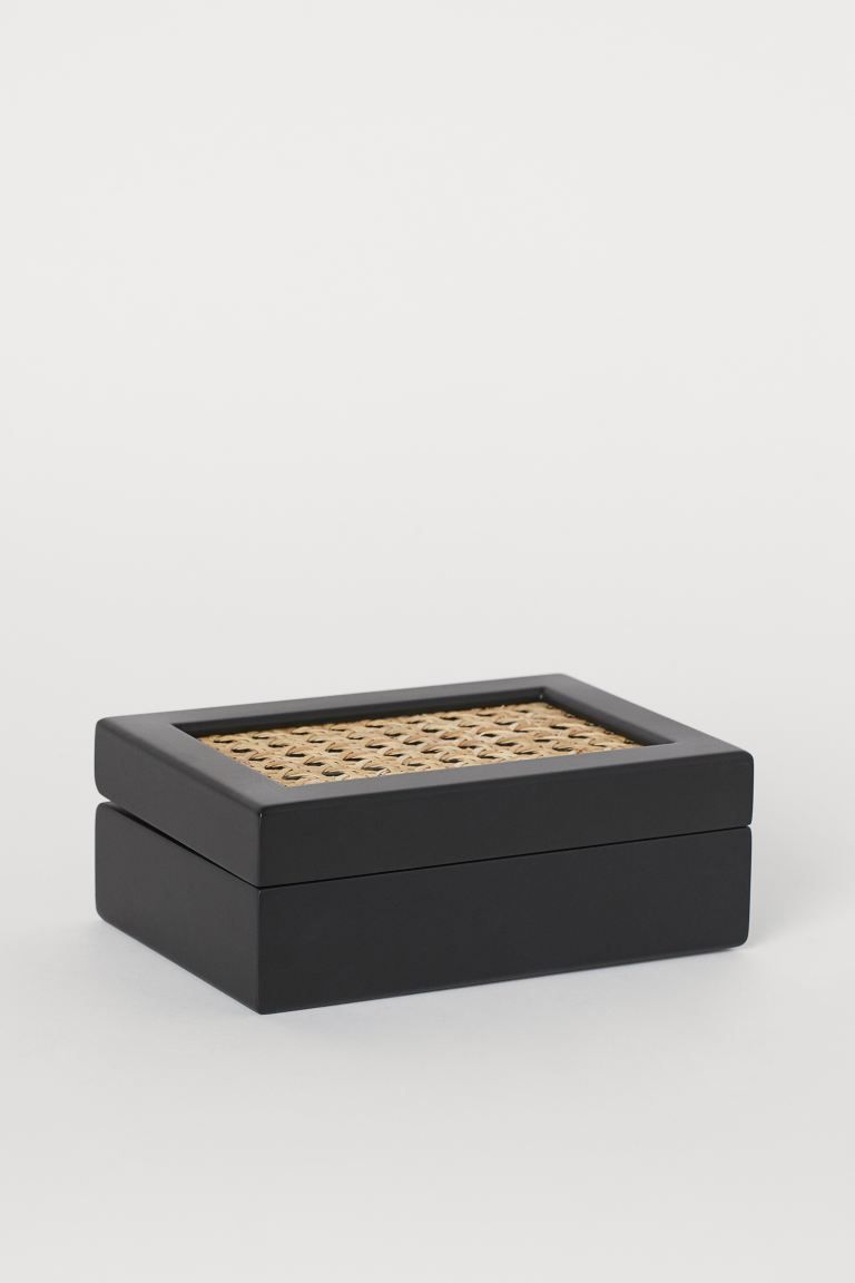 Box in lacquered medium-density fiberboard with a layer of rattan on lid. Size approx. 2 3/4 x 5 ... | H&M (US)