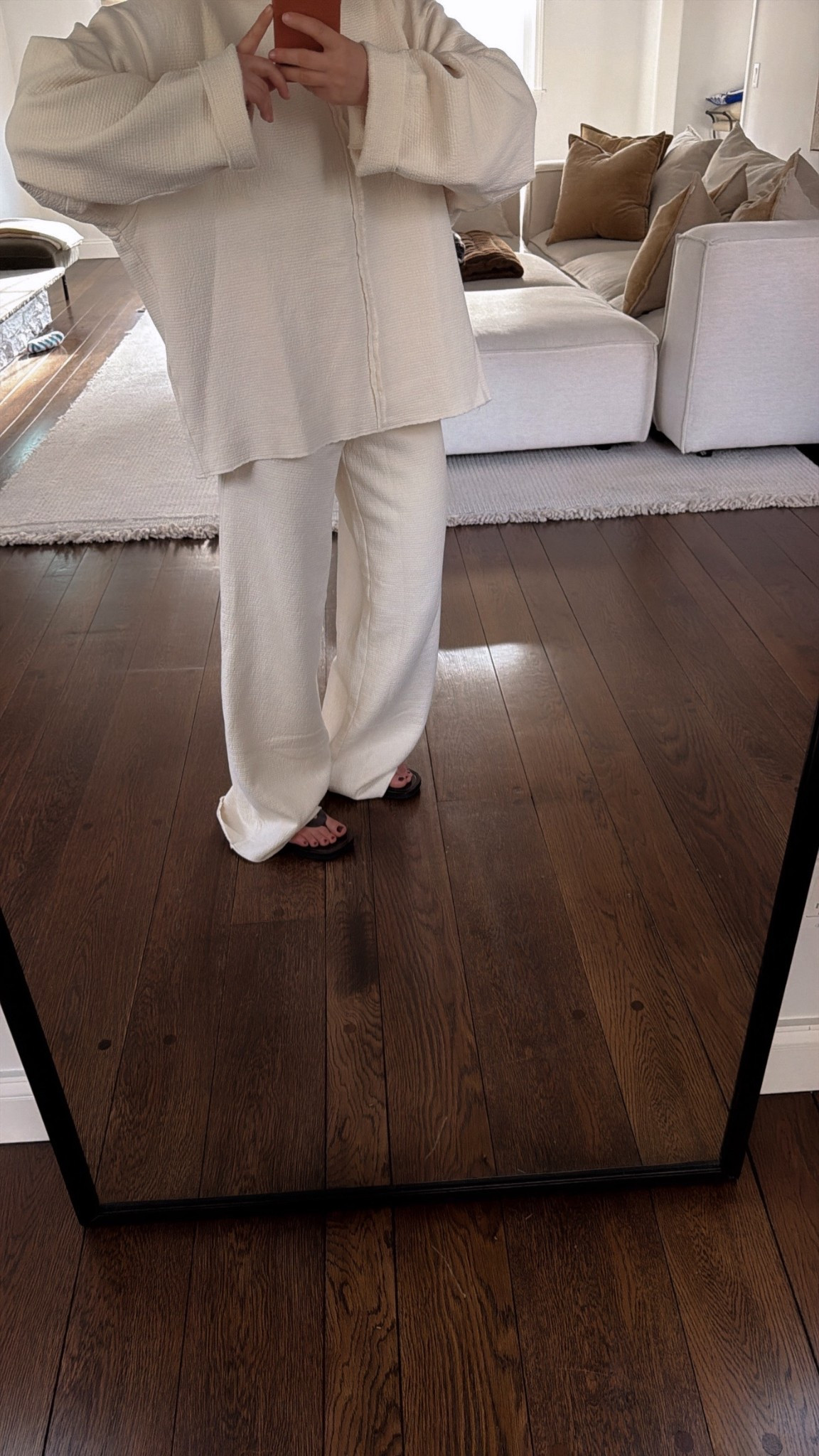 Xs/small in top & bottom 
Small in the beach pants small in the tee 