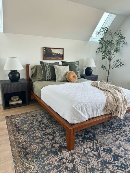 Guest room space✨
I rounded up as many sources as I could!  

Loving the green color palette with the sheets and pillows!