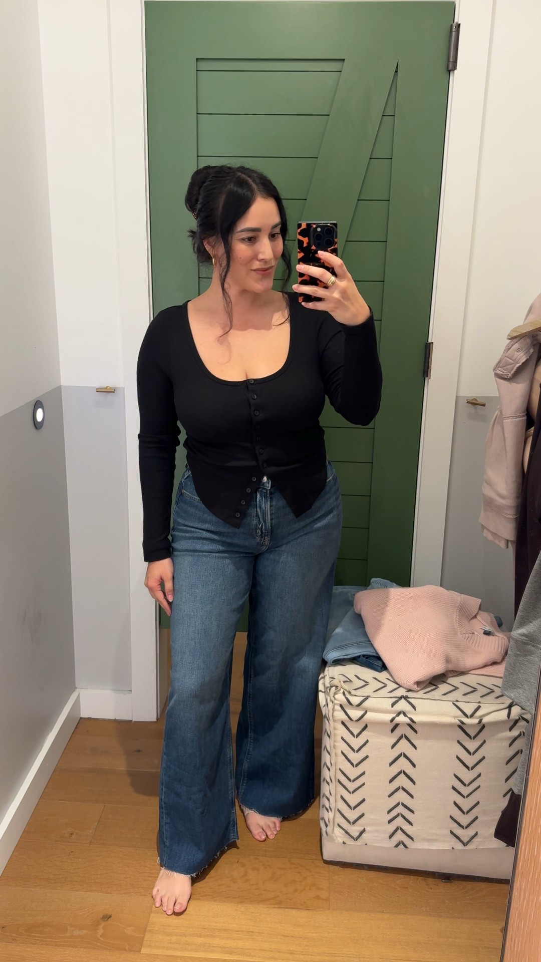 Two must have pieces from A&E for everyday casual outfits. 

Long sleeve // M
Jeans // 10

#LTKSaleAlert #LTKOver40 #LTKFindsUnder50