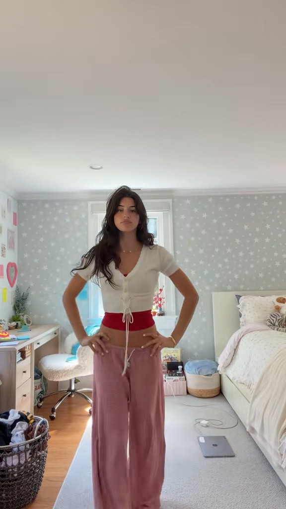 Couldn’t find the exact color pants, but this is what they’re called! I linked a bunch of the tank airs in here <3

#LTKootd