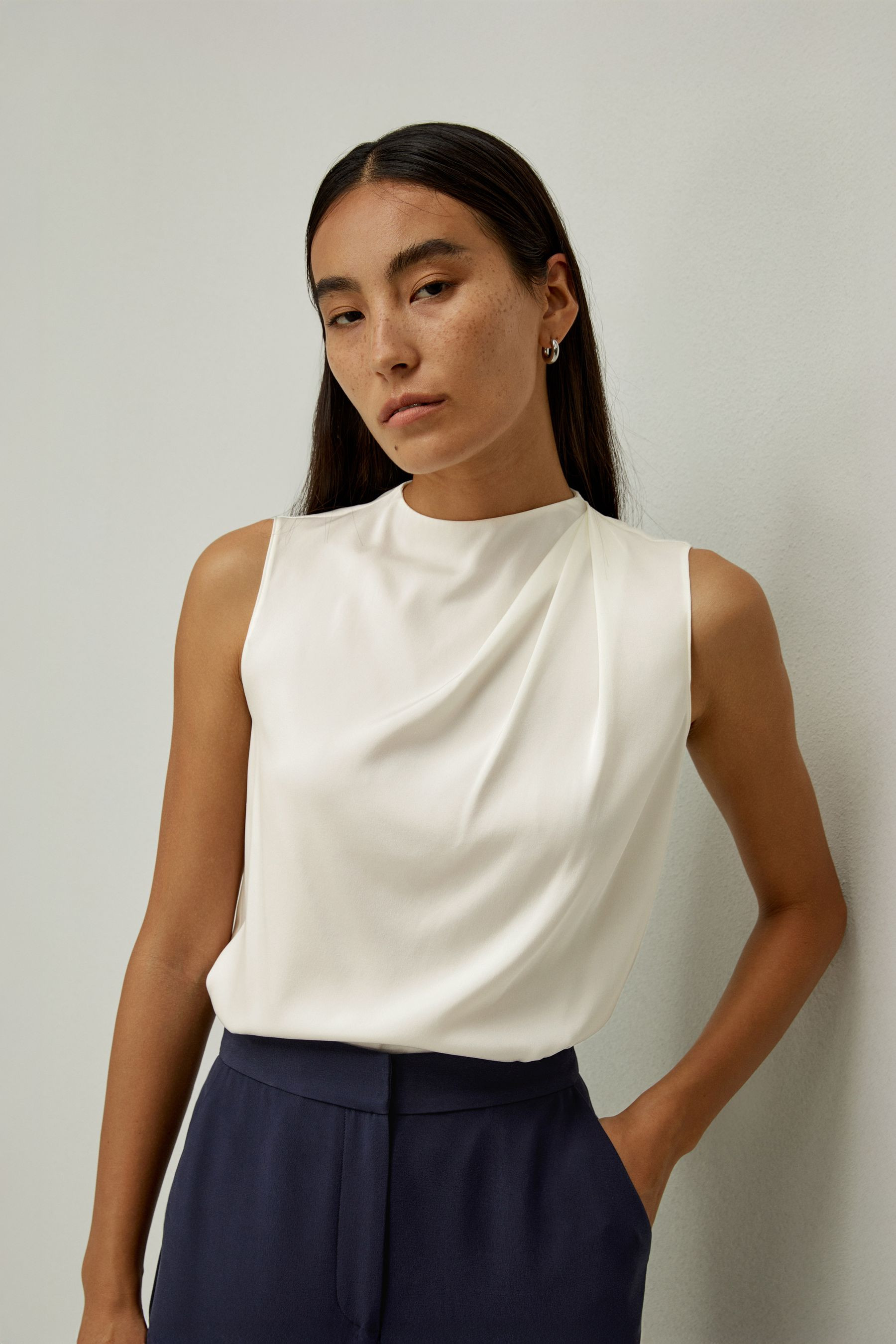 Sleeveless Minimalist Top | LILYSILK