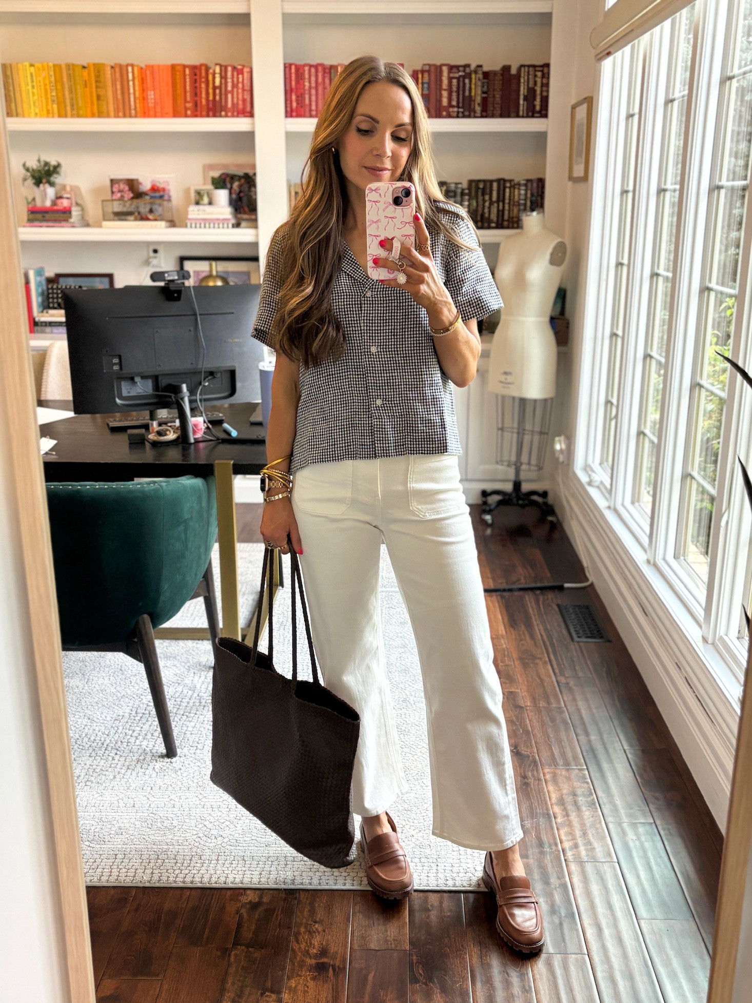 Elevated basics I’ll wear on repeat 🤍
Wearing @‌onequince jeans, linen shirt & woven leather tote #QuincePartner
 

 