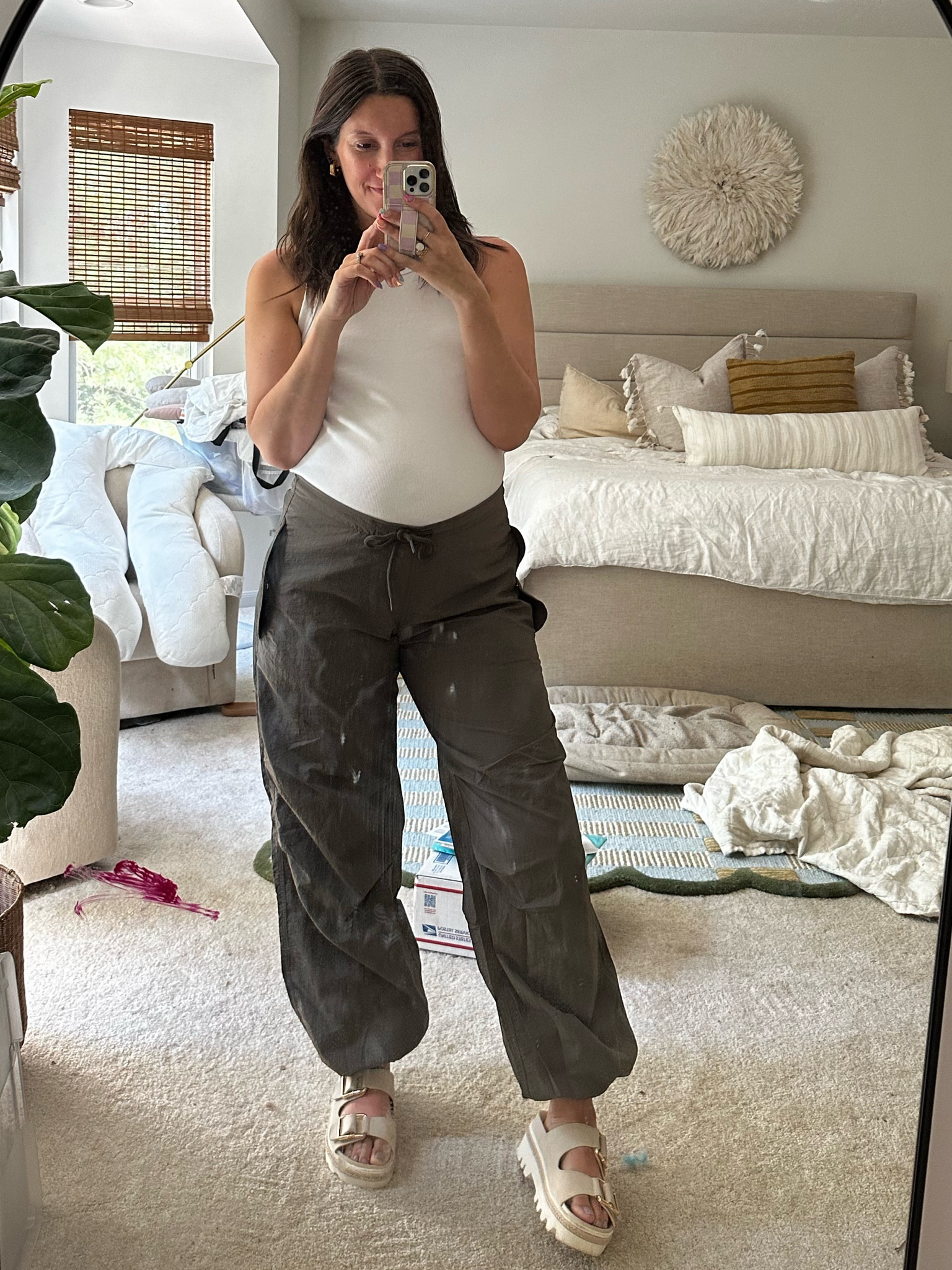 Tank- TTS medium
Pant- oversized, medium
Sandals- TTS 8.5 **can use code: KARRIE15 for 15% off there**

Perfect bumpin’ and mommin’ casual outfit for today!