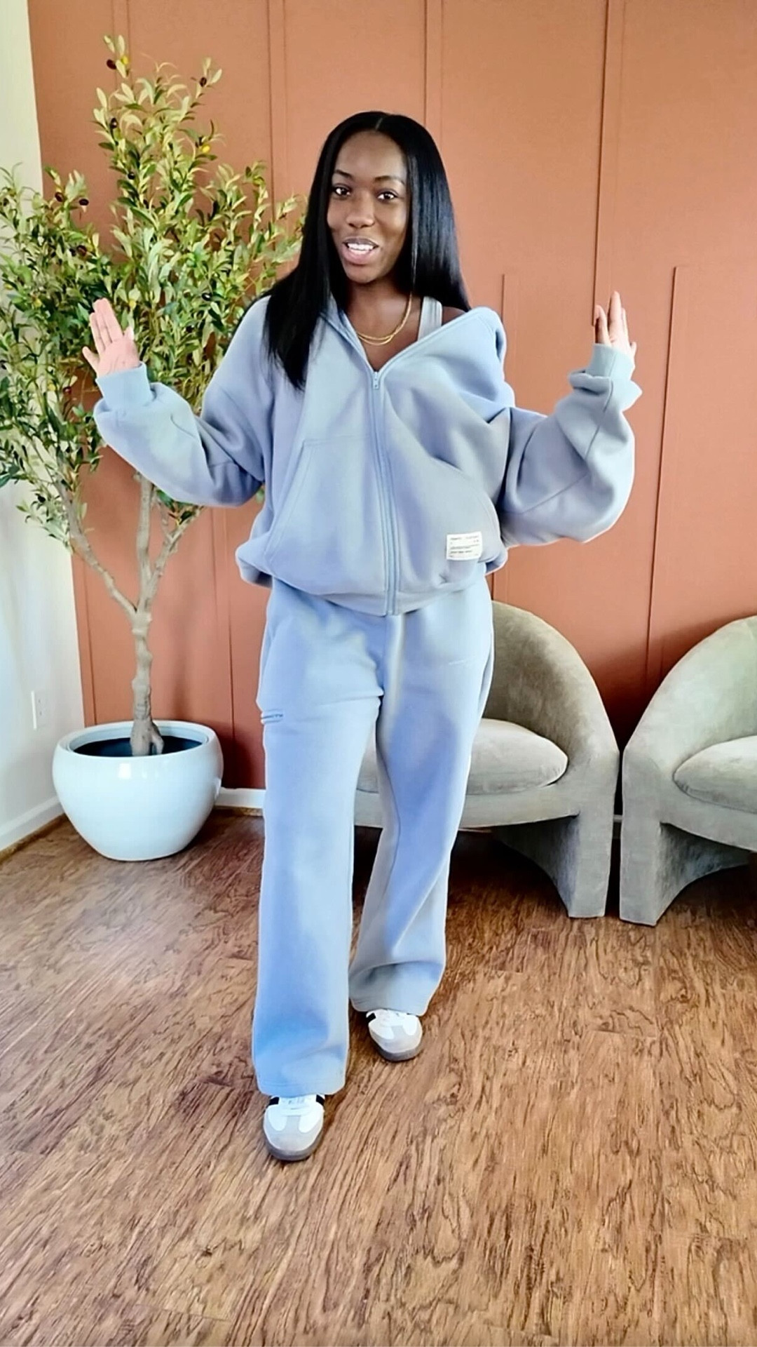 Cozy outfit days are the best days 🤍

Set: @comfrt
Sneakers: @adidas

#OOTD #EffortlessStyle #ComfyFit
