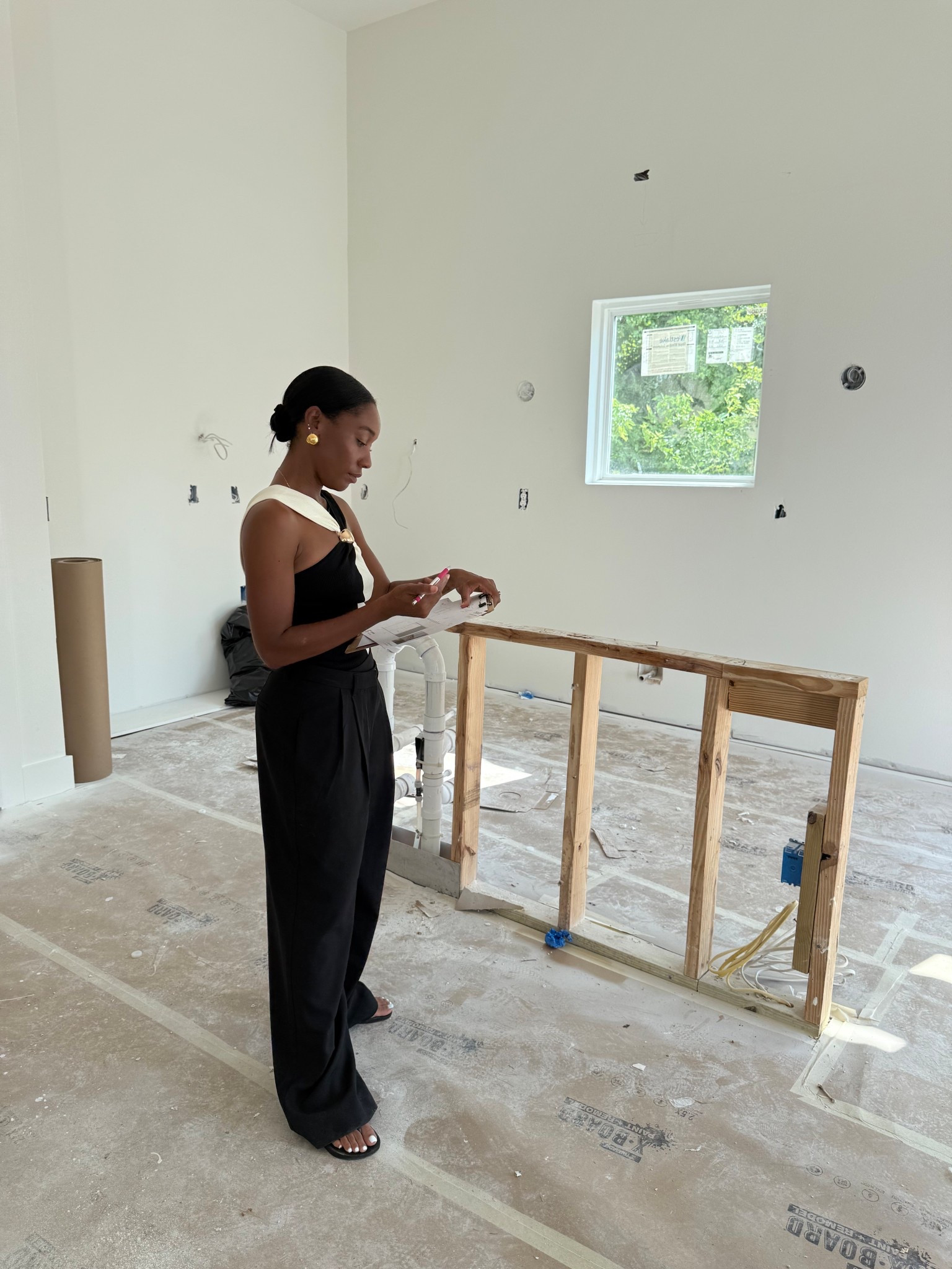 Black and white halter (size up) and linked similar trousers 

#LTKStyleTip #LTKHome #LTKWorkwear