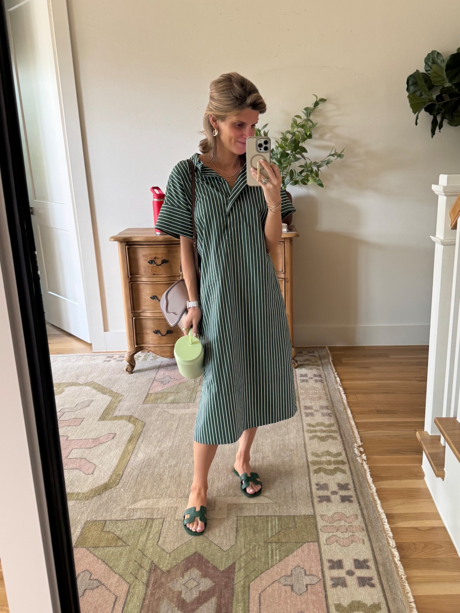 Dress: Tuckernuck - wearing xxs 
Bag: Zara
Earrings: Allie+Bess