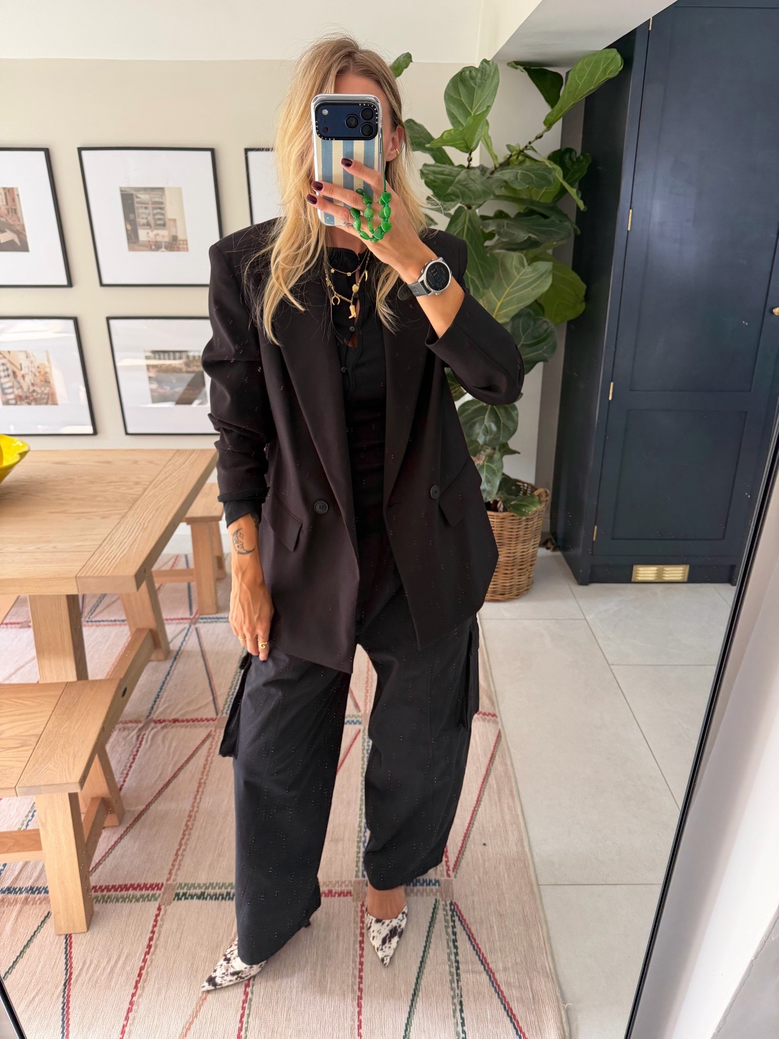 Cannot beat these black cargos!

Blazer is old Zara but I’ve linked similar 
Shoes are old too.