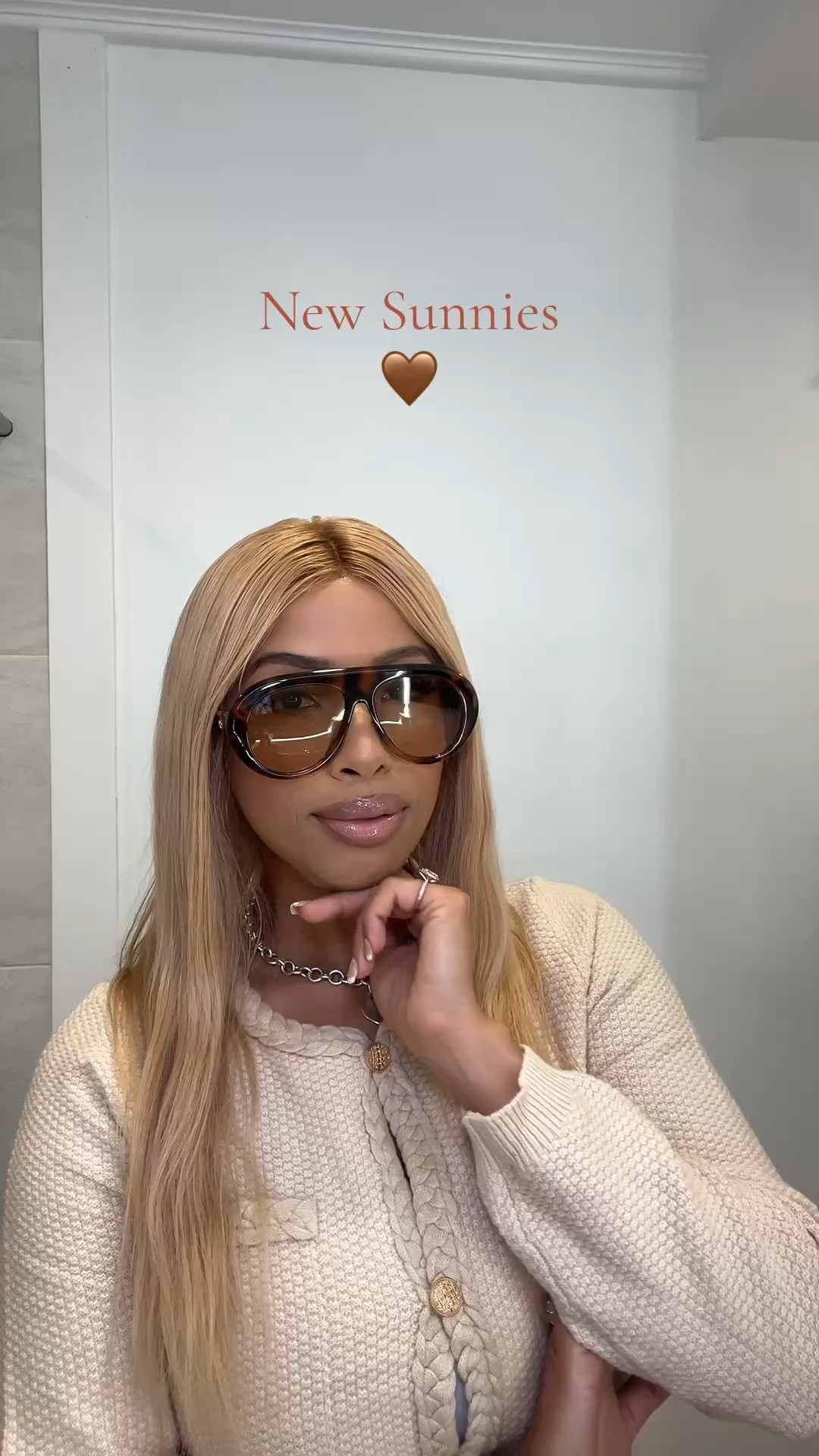 New Sunnies. Loving these colors! Wore the first pair out today.

Mac lip loner: chestnut
Gloss: Baby cakes 

#falllooks #fallsunglasses #fallstyle #classyfalllooks

#LTKStyleTip