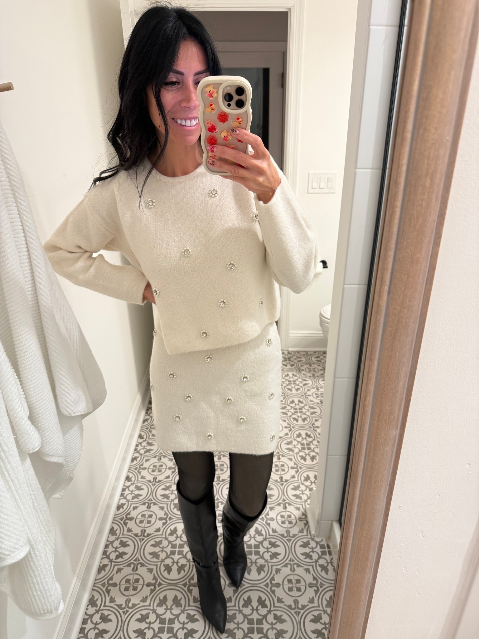 This set it’s extreme comfy, cozy and super cute for holiday season, NYE or all winter long! 

#LTKootd #LTKHoliday #LTKSeasonal