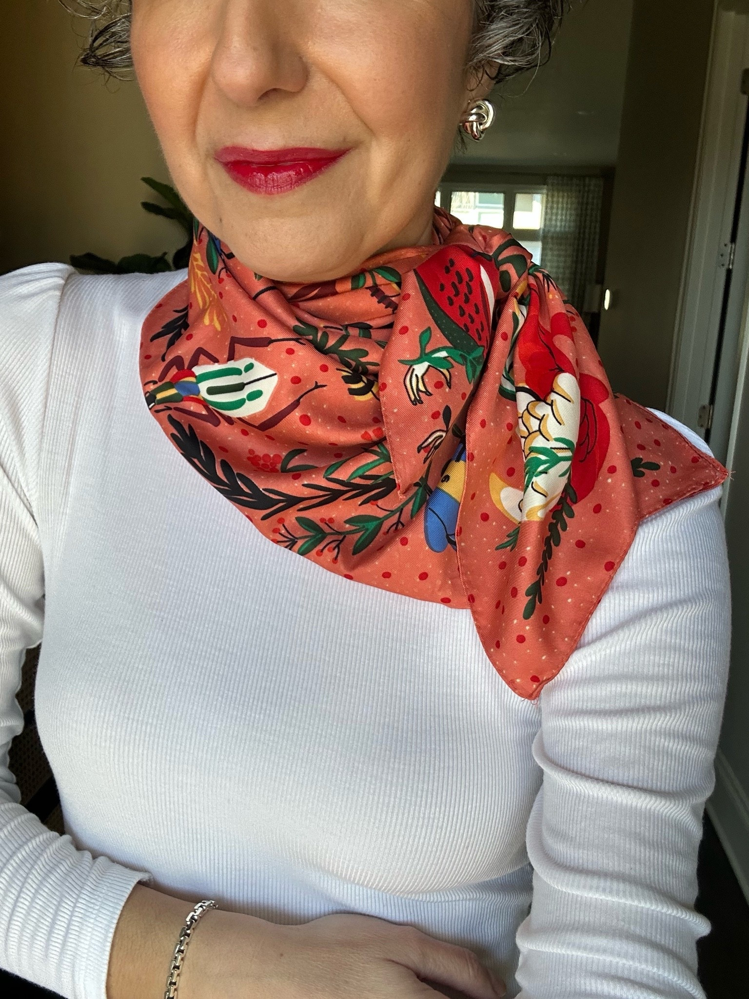 Wanted to reshare this scarf - it’s absolutely beautiful and would look great with the ring hack too. It’s 35”x35”.