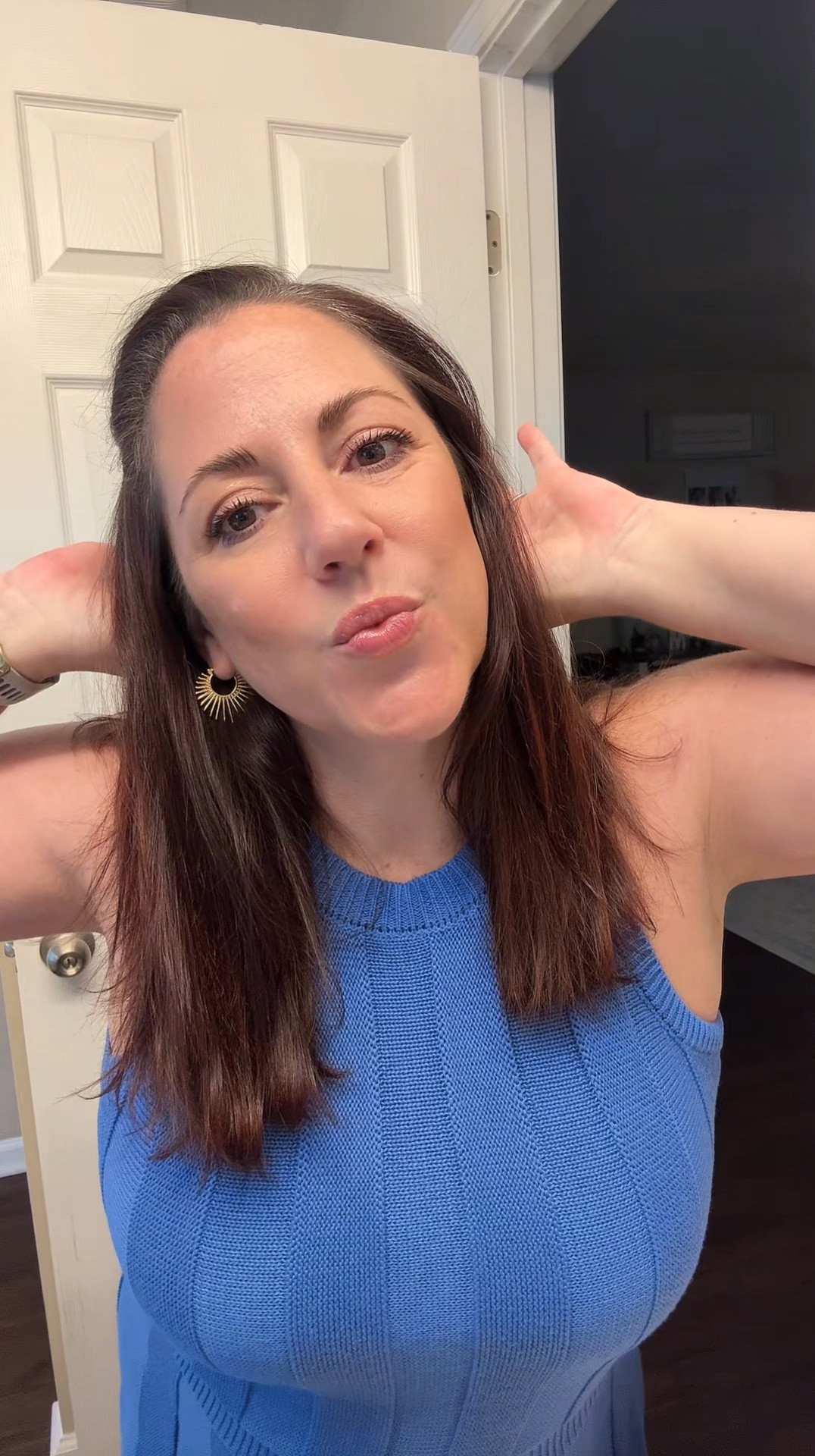 GRWM 💄✨ for those “I need to pull myself together REAL quick” moments 😂

This makeup routine literally takes me 10 minutes… maybe less. Throw on some cute earrings, a hair accessory, and suddenly I look way more put together than I actually feel 🤍✨

Everything is linked in my LTK 🫶🏼

#simplemakeup #grwm #momstyle #10minutemakeup #beautyfinds

#LTKBeauty #LTKgrwm #LTKmomlife