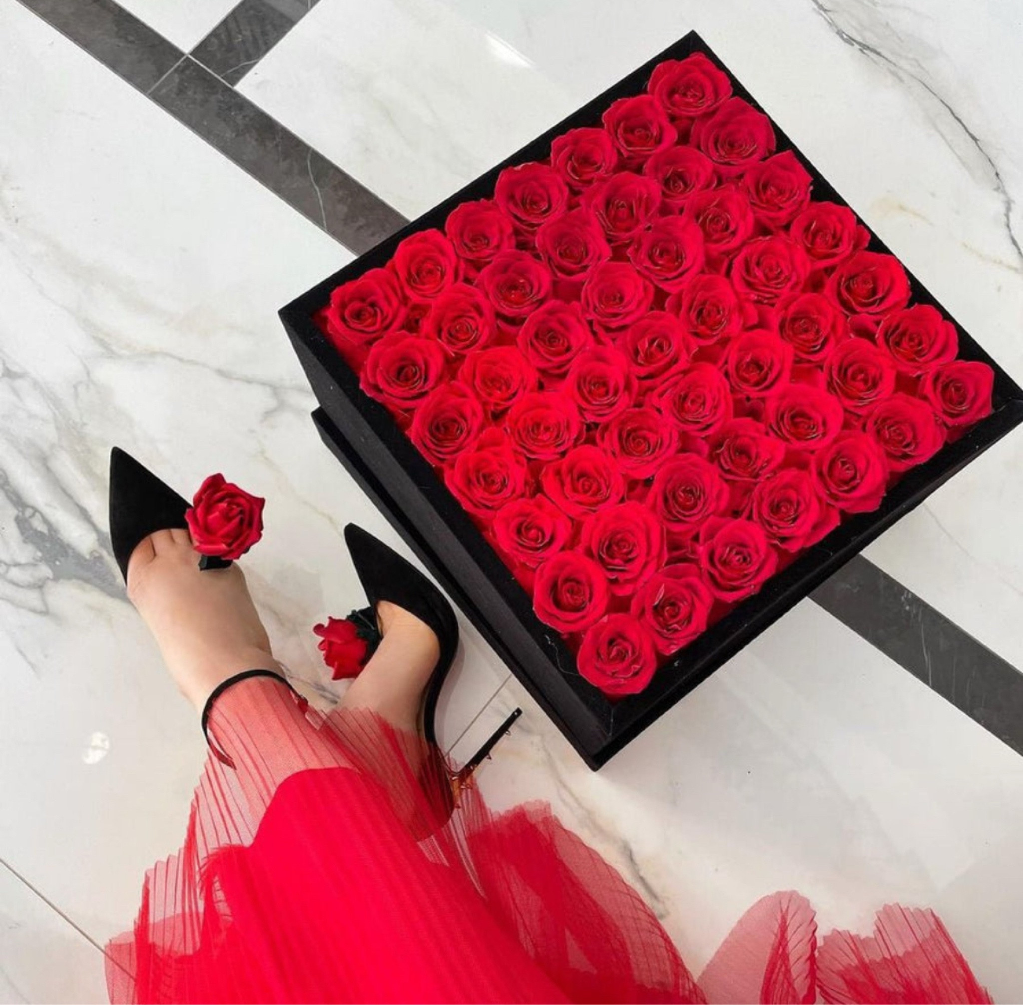Perfect Valentine’s Day gift-preserved roses that last for a year. More colors and selections to choose from!

#LTKGiftGuide