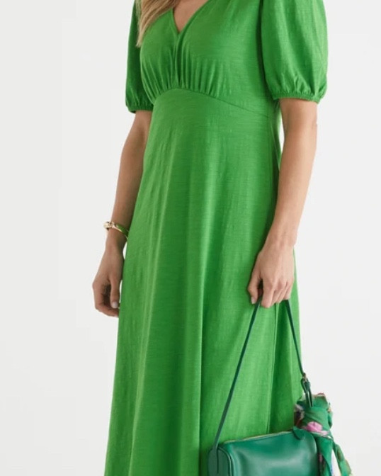 Love this beautiful breezy cotton dress perfect for a hot summers day. Fabulous arm coverage. It’s a great length and looks amazing on 🥰 I’m wearing a size XXL in this dress because I prefer my dresses to hang more loosely on my size 16 to 18 pear shaped body.
The scarf on the handbag is from Kmart 
Links for the shoes and dress are below  ⬇️ 

#LTKmidsize #LTKaustralia #LTKplussize