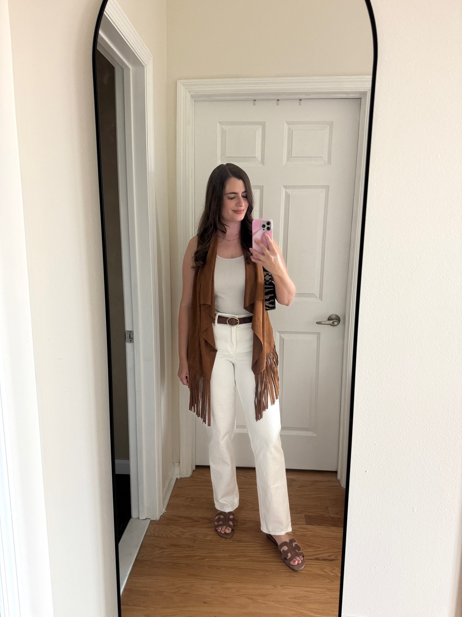I absolutely love this suede fringe vest it’s so fun an bohemian to style for summer. Here I did an all white look with a white tank and my Abercrombie jeans. The brown shoes and belt tie it all together!

#LTKootd