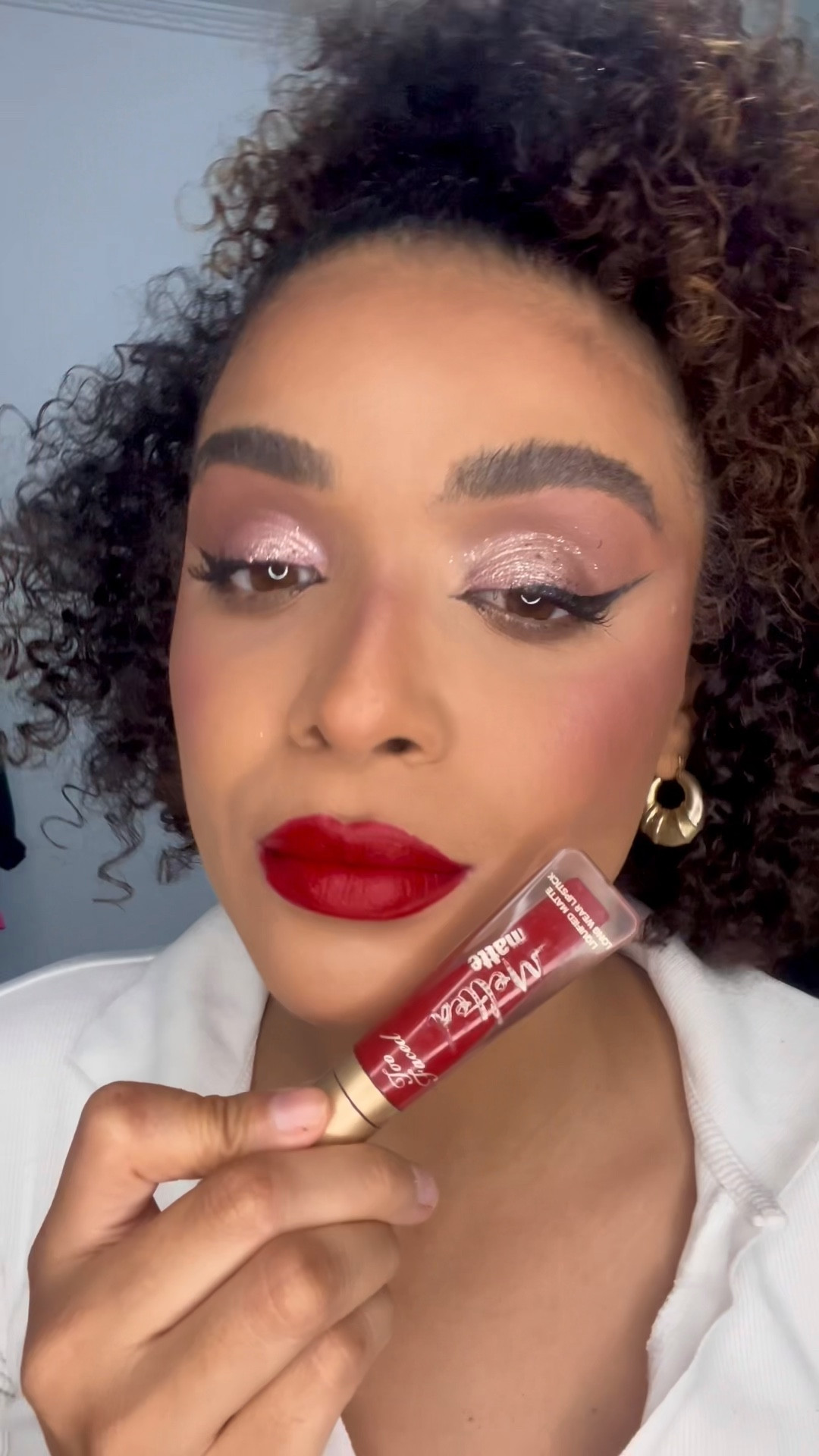 COMO APLICAR BATOM VERMELHO? Eu te conto, época de Natal pedi um clássico vermelho e nao adianta, a beleza só vem em um batom vermelho bem aplicado. #NatalLTK 

#LTKGiftGuide #LTKbeauty #LTKbrasil