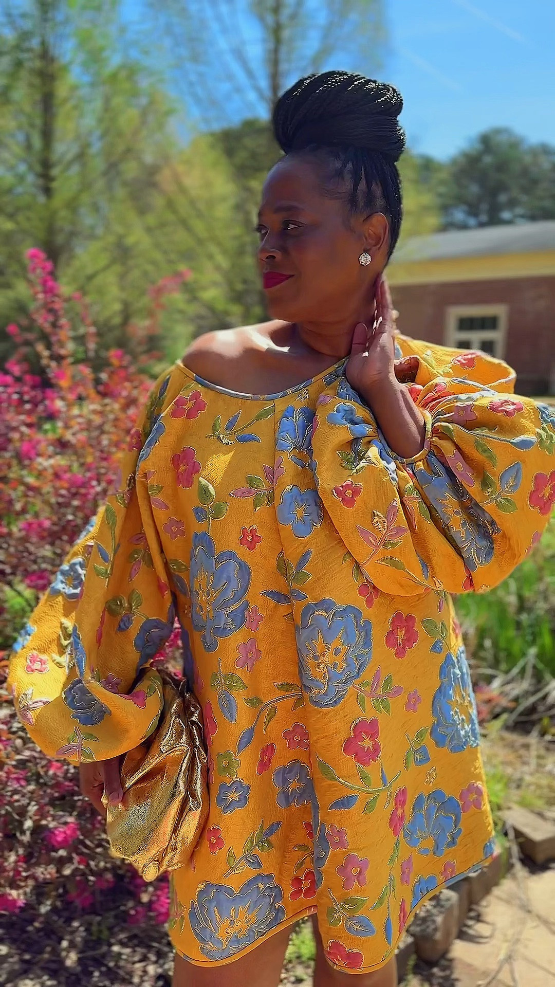 The 🐝 are buzzing..

#LTKover40 #LTKstyletip #LTKSeasonal