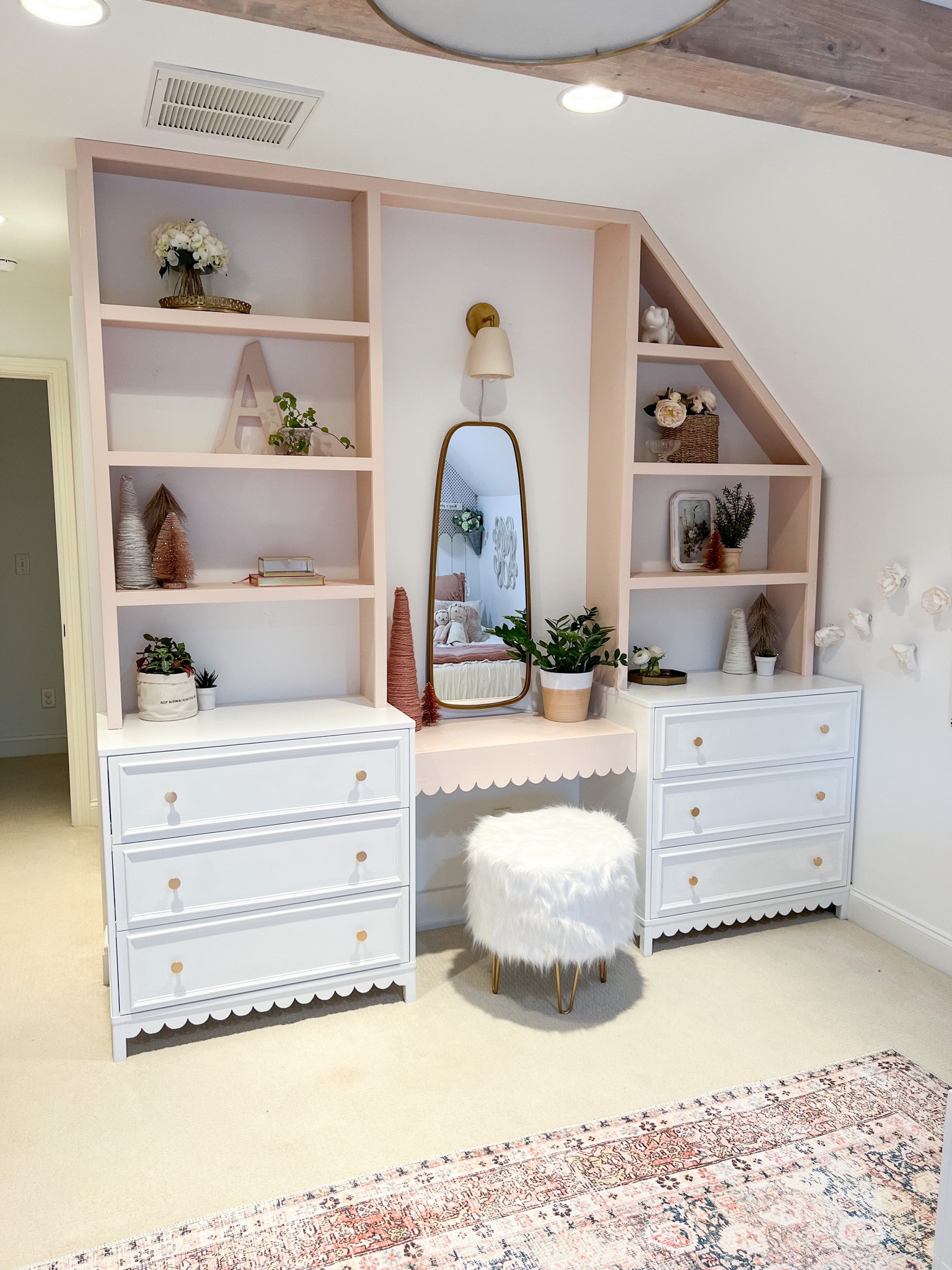 Shop our vanity wall!



#LTKhome #LTKSeasonal #LTKkids