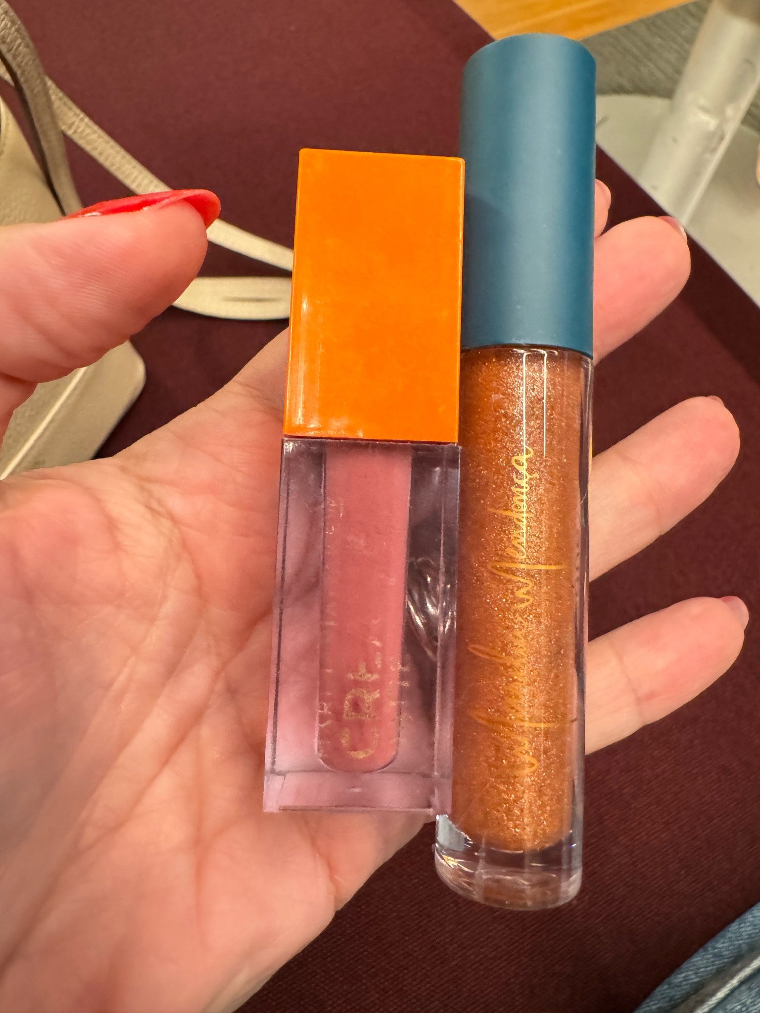 Lip combo do dia: batom nude rosado e gloss dourado ✨

#LTKbrasil #LTKbeauty #LTKover40