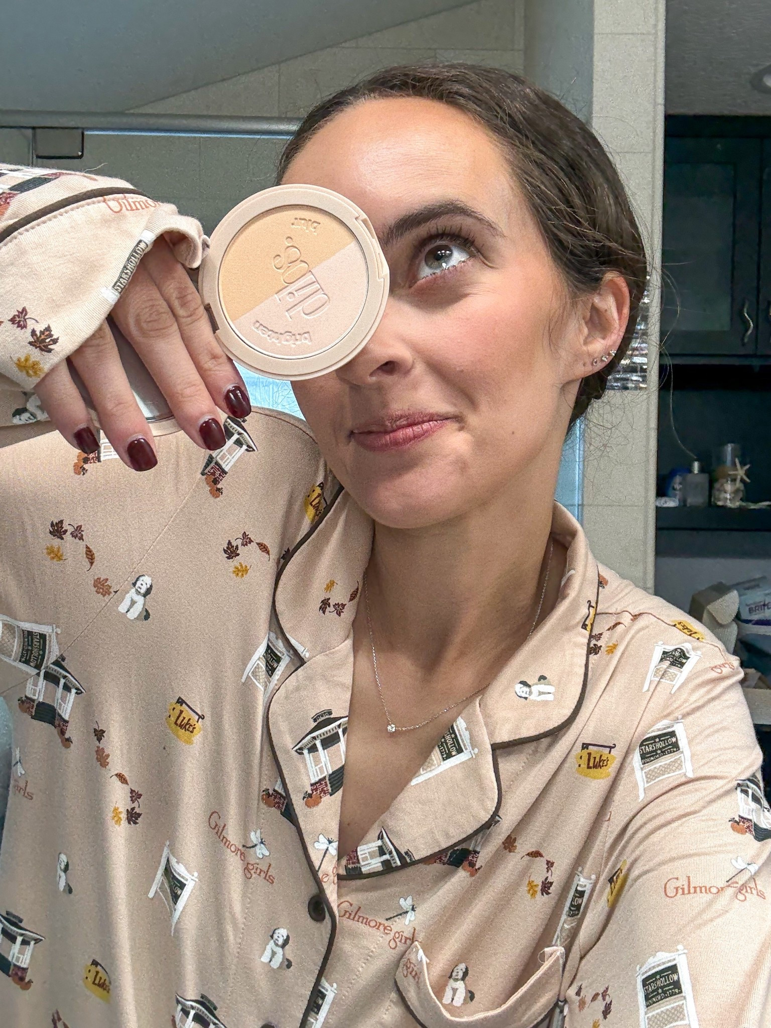 Obsessing over the newest Dibs product… setting powder 😍😍
Also these PJs are my fave!! 

Beauty // stocking stuffers // Kyte // women’s pajamas 

#LTKStyleTip #LTKBeauty