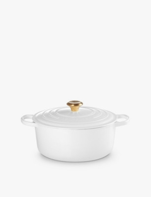 Signature round cast-iron casserole dish 28cm | Selfridges