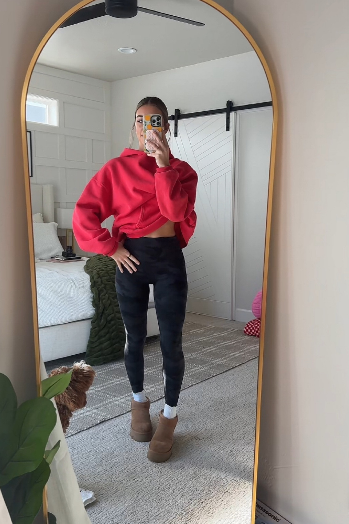 I am 5’5” and wearing a size 2 in leggings! 