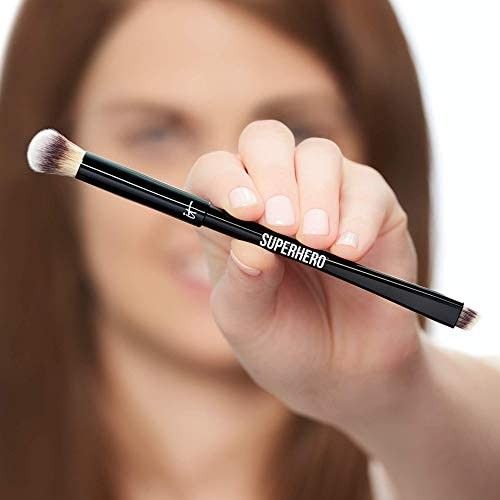 IT Cosmetics Superhero 4-in-1 Eye-Transforming Super Shadow & Liner Brush - Eyeliner, Eyeshadow, Cre | Amazon (US)