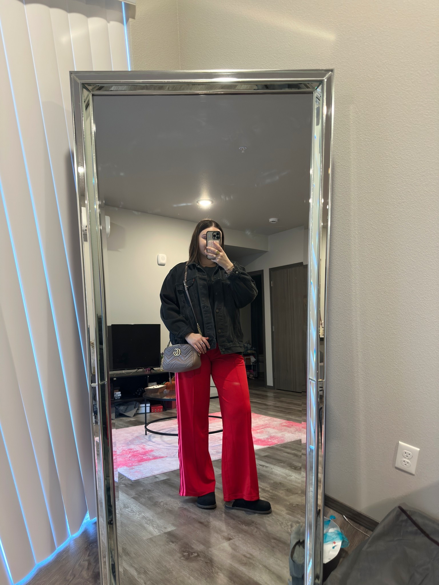 Cozy shopping day outfit! I love dressing up my track pants for fall, they’re such a vibe and go with so much 🤩

I’m wearing a men’s XL tee, men’s L jacket, size L pants and size 9 clogs

#LTKFindsUnder100 #LTKMidsize #LTKootd