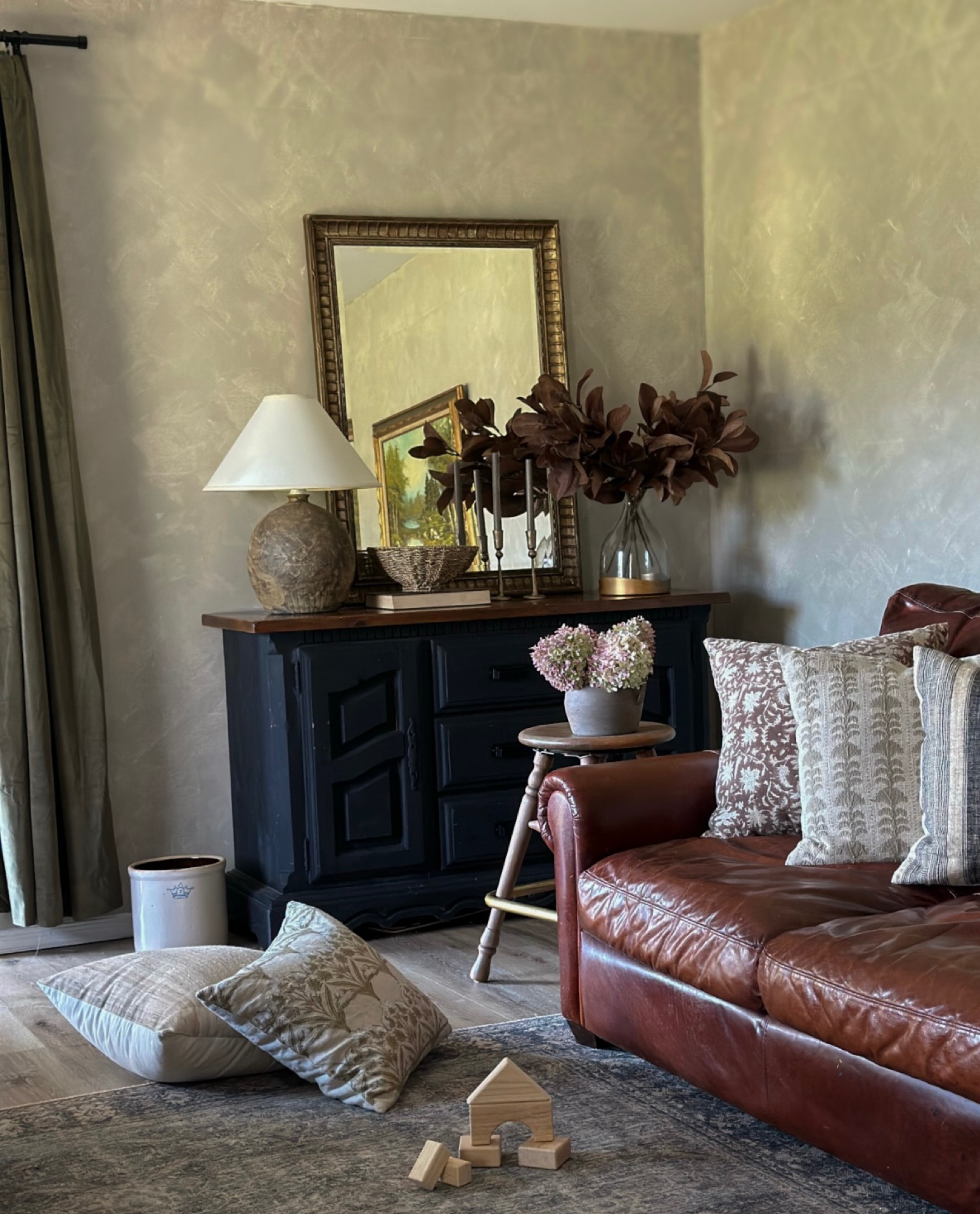 Living room, pillows, lamps, florals, rugs, vintage#LTKFind

#LTKhome