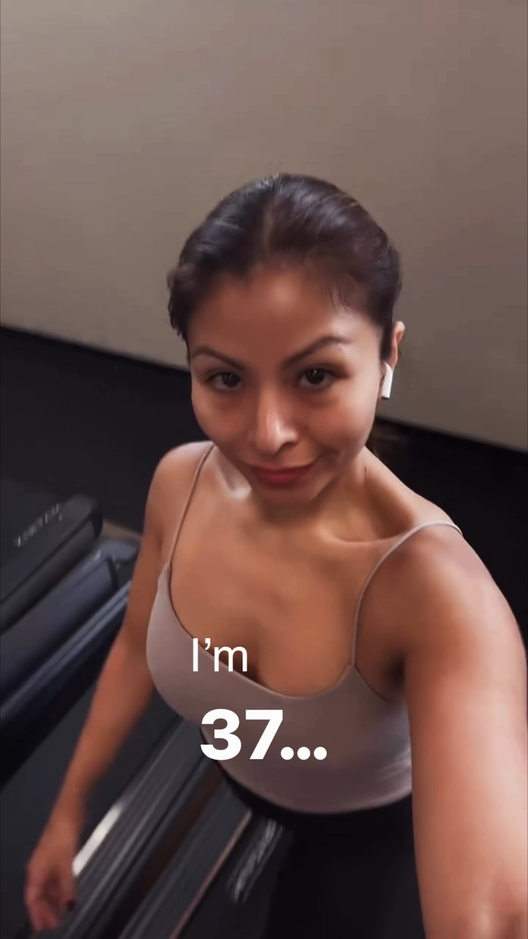 3 things to do in your 30s to stay young, strong & energized ✨

1️⃣ Lift weights regularly – muscle keeps your metabolism high, your body tight, and your bones strong.
2️⃣ Fuel your body with intention – prioritize protein, hydration, and whole foods that support hormones & energy.
3️⃣ Protect your peace – sleep, boundaries, and stress management matter just as much as workouts.

Your 30s aren’t about slowing down…
They’re about training smarter, glowing harder, and building confidence that lasts 💪🏽✨

CTA:
💬 Comment “ENERGY” if you want my beginner strength + fat-loss plan
🔗 Follow @FitLifeWithErika for workouts, fat loss tips & confidence-building habits
📩 DM me “COACHING” to start your transformation


#LTKfitnessgoals #LTKmomlife #LTKActive