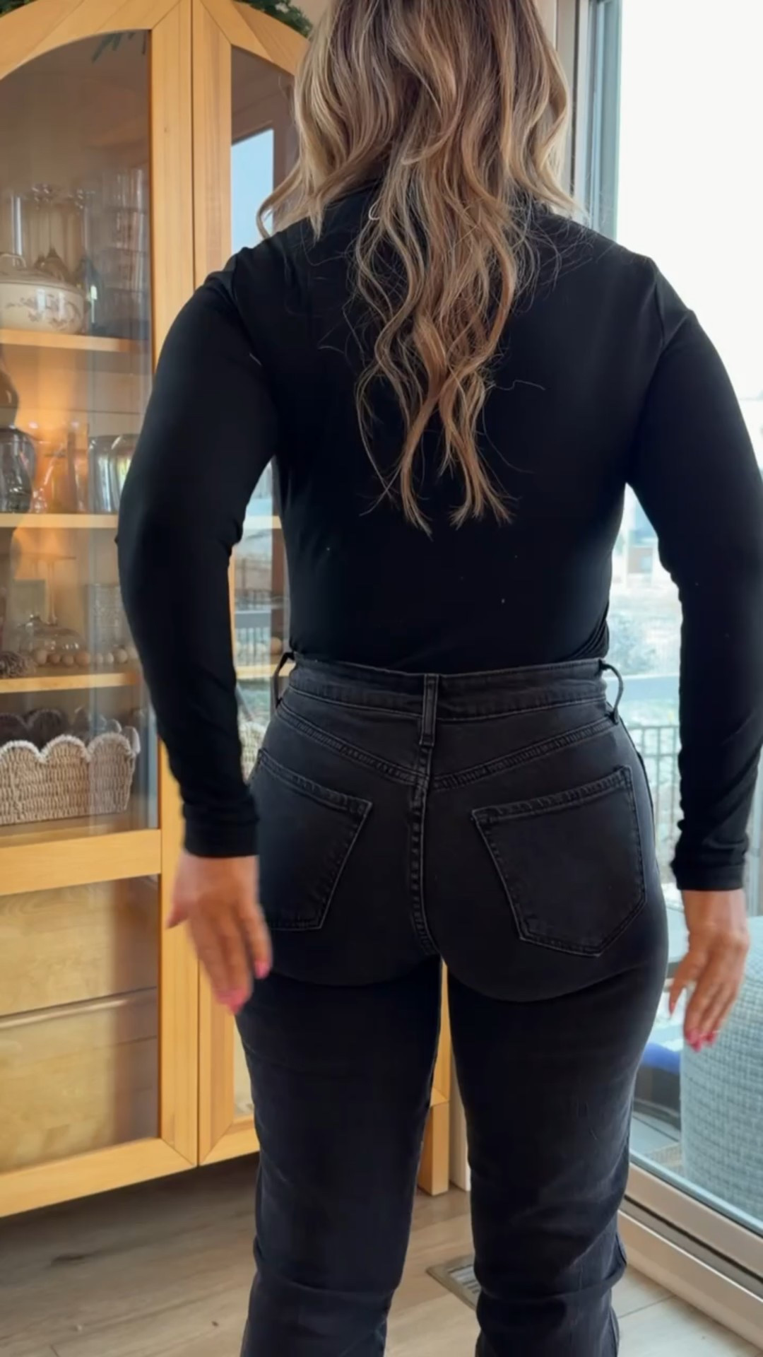 Old Navy jeans that actually understand the assignment. Petite-friendly rise, curve-hugging in all the right places, and under $50. Linking them in all washes — grab your size before they go. 🤎👖



#LTKootd #LTKGiftGuide #LTKgrwm