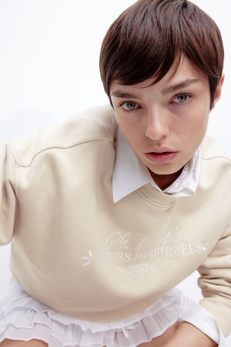 Oversized Sweatshirt with Motif - Round Neck - Long sleeve - Light beige/Fleurs Parfumées - Ladi... | H&M (US + CA)