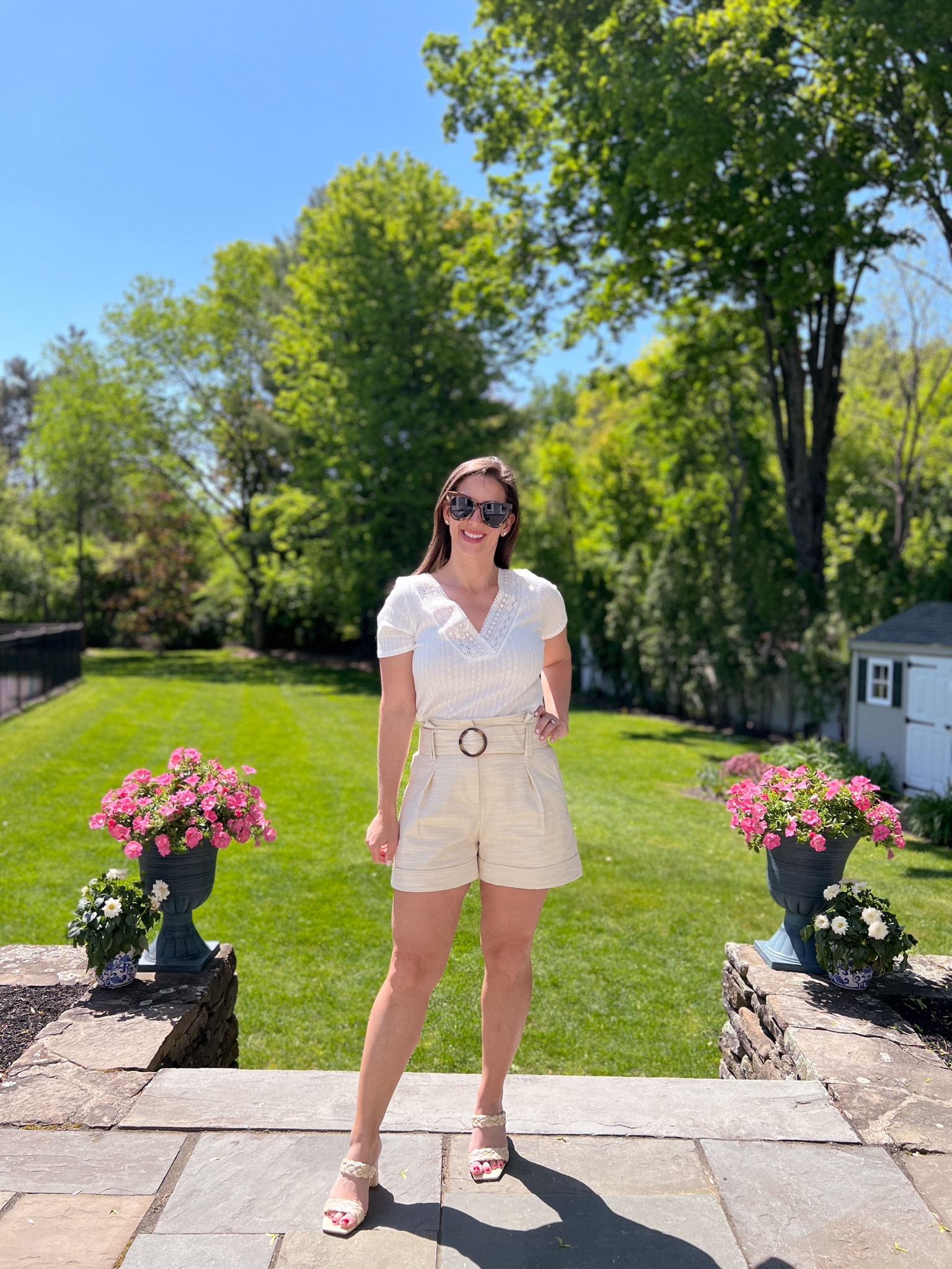  Rome Shorts Three Ways 🤍 When I first saw these shorts on @sezane site, they screamed Sofia Richie to me! I don’t know about you, but after her wedding weekend I’ve become totally inspired by her chic ladylike style so wanted to try the shorts for myself! 
Three ways I’m planning to wear the shorts-
🤍 With a white top for a monochromatic chic shorts look
🖤 Contrasting with a black tee 
🤍 For cooler nights, paired with a neutral knit front tucked to show off the belt

Which look is your favorite? 
All three tops are also from @sezane! I’ll link on LTK and also in my stories! ❤️ #sezanelovers