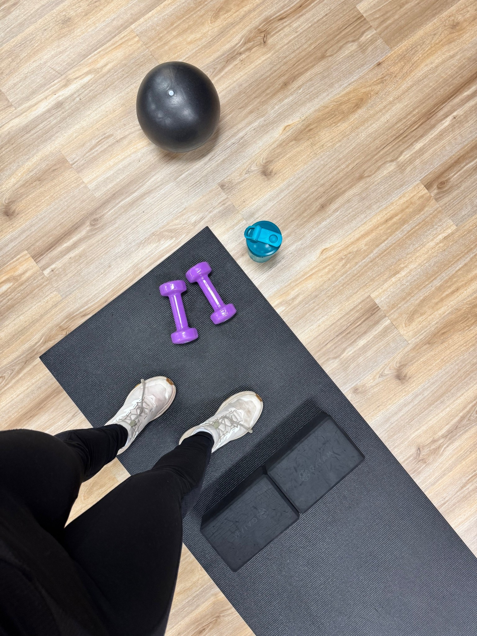 My one and only gym shoes 💪🏼

#LTKHome #LTKFindsUnder100 #LTKActive