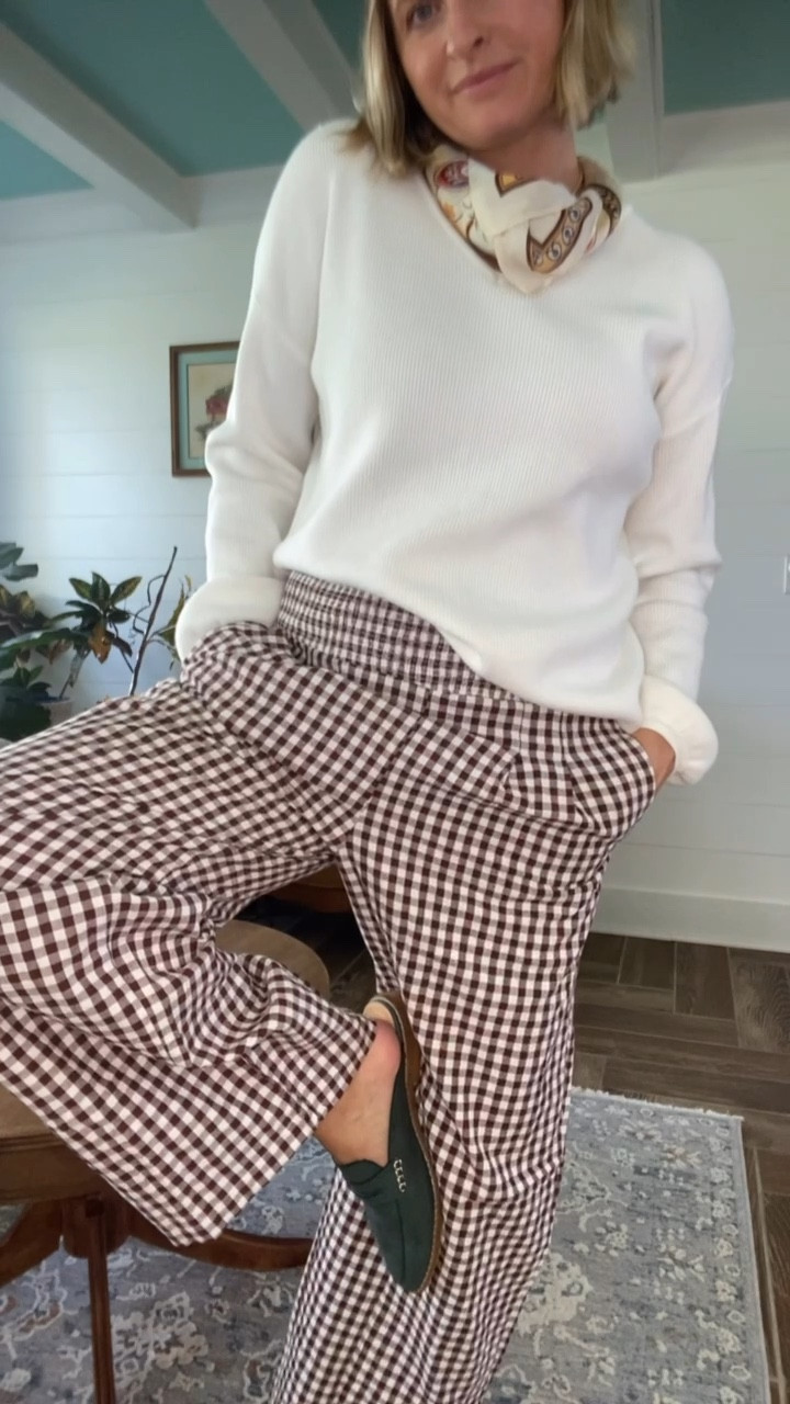 Falling for cozy fits & crisp air 🍂🤎🐻
:
5’3, 130lbs wearing small in both pants and top. Top is part of a set. 

#LTKSaleAlert #LTKStyleTip #LTKSeasonal