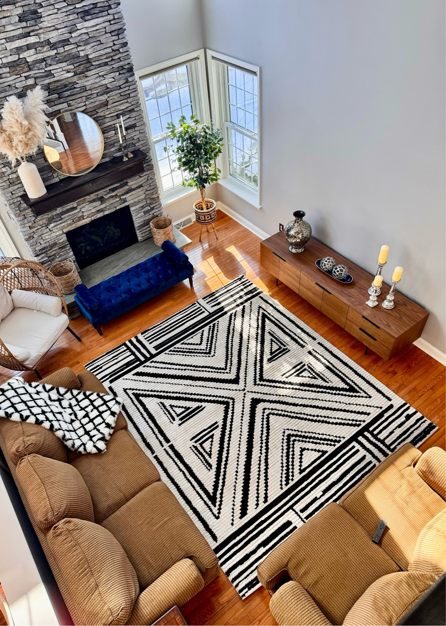 #homedecor
#consoletable
#arearugs
#livingroomdecor

#LTKStyleTip #LTKFallSale #LTKHome