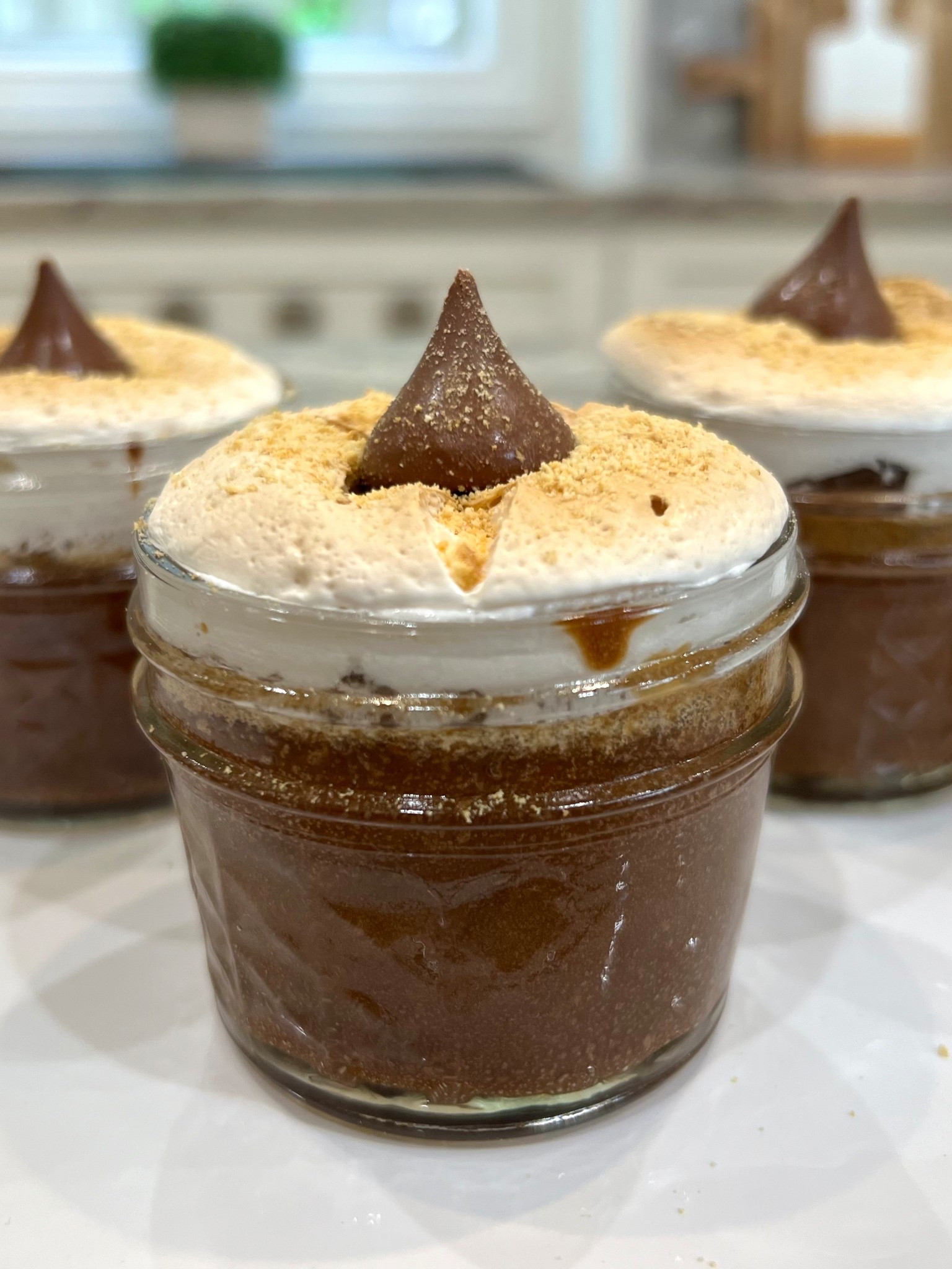 Mini Molten Chocolate S’mores Cakes 🍫🤍 Rich chocolate cake with an ooey gooey chocolate center are baked to perfection, and topped with roasted marshmallow, a Hershey’s kiss and graham cracker crumbs.

#LTKFamily #LTKHome