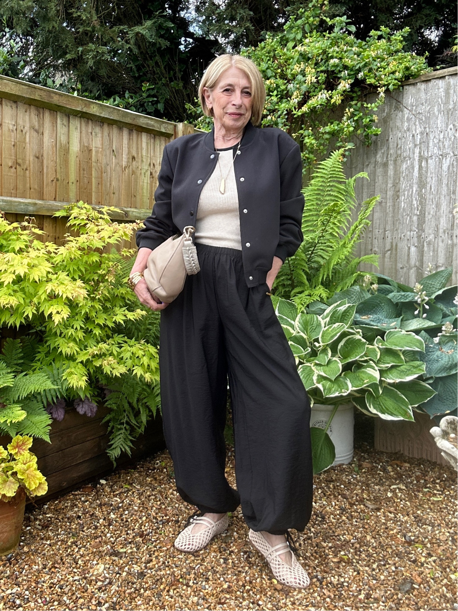 Balloon trousers, comfy & a lot more stylish than joggers. 
Who doesn’t like an elasticated waist & relaxed fit. 


#LTKover50style #LTKstyletip #LTKuk