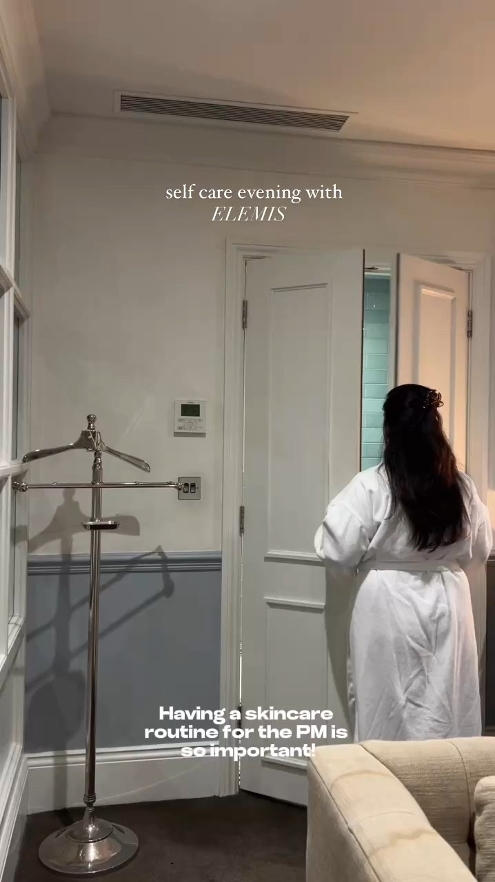 the perfect self care evening ! Taking care of my skin has been an on-and-off journey. Who can relate? Some weeks I'm super consistent, and others...let's just say I embrace the lazy days. 😅 But I've seen a real improvement in my skin since committing to AM and PM routines. Evening skincare is so important for skin regeneration and unclogging pores.

I've been a fan of @elemis_uki for a few years now (my mum even longer!), and I love switching up the products depending on what my skin needs. Here are some of my favorite Elemis products for dry & dull, oily, and blemish-prone skin:

Pro-Collagen Cleansing Balm: A classic! This balm melts away makeup effortlessly, especially heavy makeup.

Dynamic Resurfacing Facial Pads: These are an investment, but they're so effective at exfoliating and leaving my skin feeling incredibly smooth and bright.

Pro-Collagen Hydra-Gel Eye Masks: I save these for pamper nights or travel. They work wonders for reducing puffiness in just 20 minutes.

Pro-Collagen Rose Oil Blend: This oil smells like fresh roses! 😍 It gives my skin a beautiful radiant glow, perfect for dry/dull skin.

Pro-Collagen Rose Micro Serum: This serum plumps my skin and provides intense hydration.

Pro-Collagen Eye Revive Mask: Keeps my under-eyes hydrated and refreshed.

Superfood Midnight Facial: This overnight mask is a game-changer for all skin types. You'll wake up with noticeably better skin.

Superfood Multi Mist: A refreshing 4-in-1 mist that's perfect for a quick hydration boost.

Any questions let me know ❤️
You can SAVE 20% with code ELEMIS20DKMC on the @elemis_uki website!

 #Elemis #Skincare #SkincareRoutine #Beauty #SelfCare #Glowingskin #NightTimeRoutine #BeautyProducts #DrySkin #OilySkin #Blemishes #elemiskinsiders #LoveElemis

#LTKxBootsBeauty #LTKbeauty