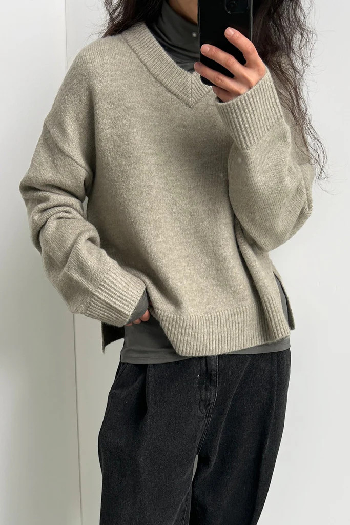 V-NECK SWEATER | OAK + FORT
