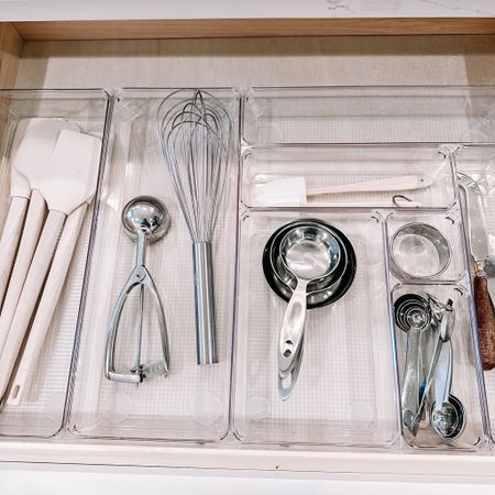The simplicity of this drawer truly bring me joy. Not every household needs all the gadgets & I.am.here.for.it! 🫶🏼
.
.
@thecontainerstore
.
.
.
#drawerorganization
#kitchendrawer
#kitchenorganization
#simplifyyourlife
#simplicity
#ltkhome
#ltkunder100

#LTKhome #LTKfamily #LTKFind