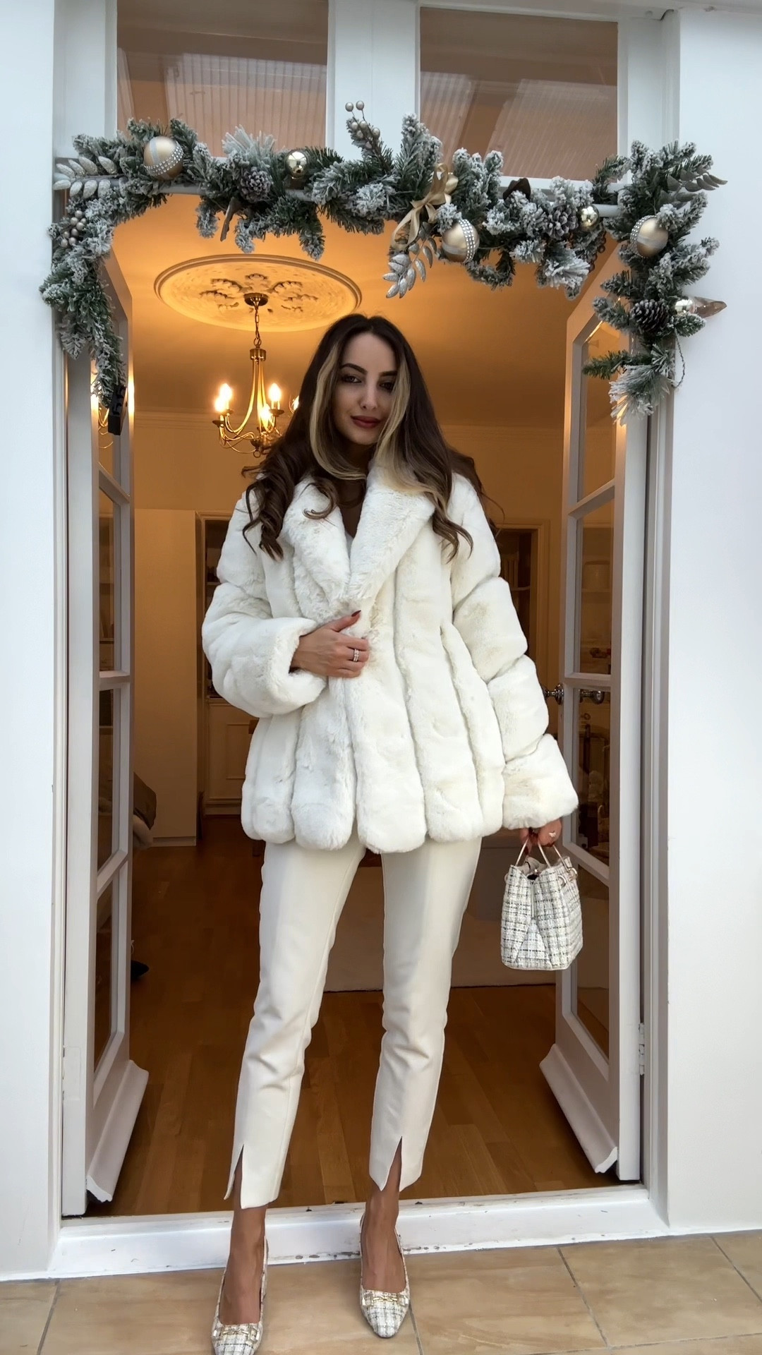 Really simple but chic winter look for lunch or dinner 🤍❄️ 

#LTKSeasonal #LTKeurope #LTKshoecrush