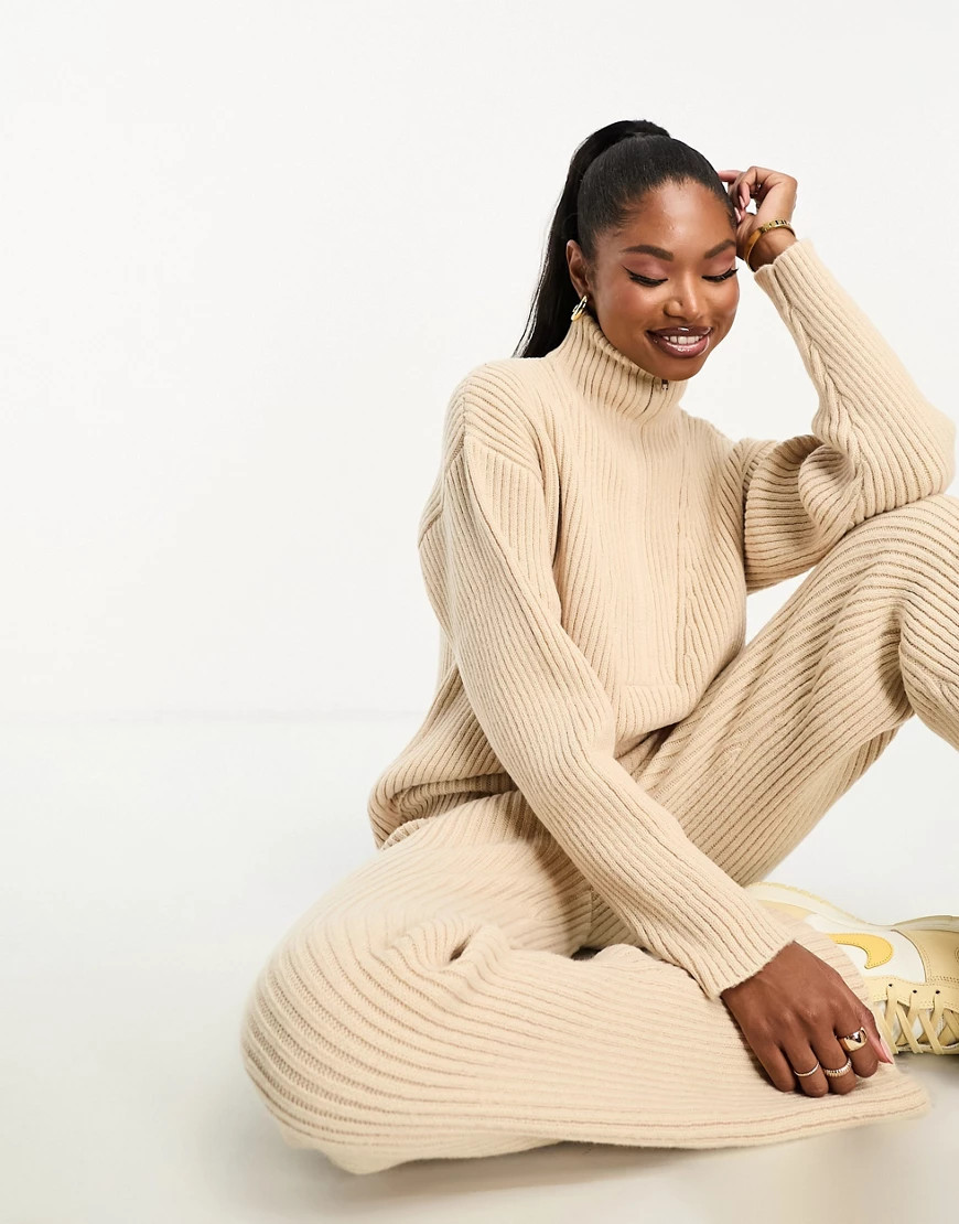Aria Cove – Hochgeschlossener Pullover in Beige mit kurzem Reißverschluss, Kombiteil-Neutral | ASOS (Global)