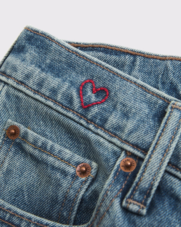 Mid Rise 90s Straight Heart Embroidered Jean | Abercrombie & Fitch (US)