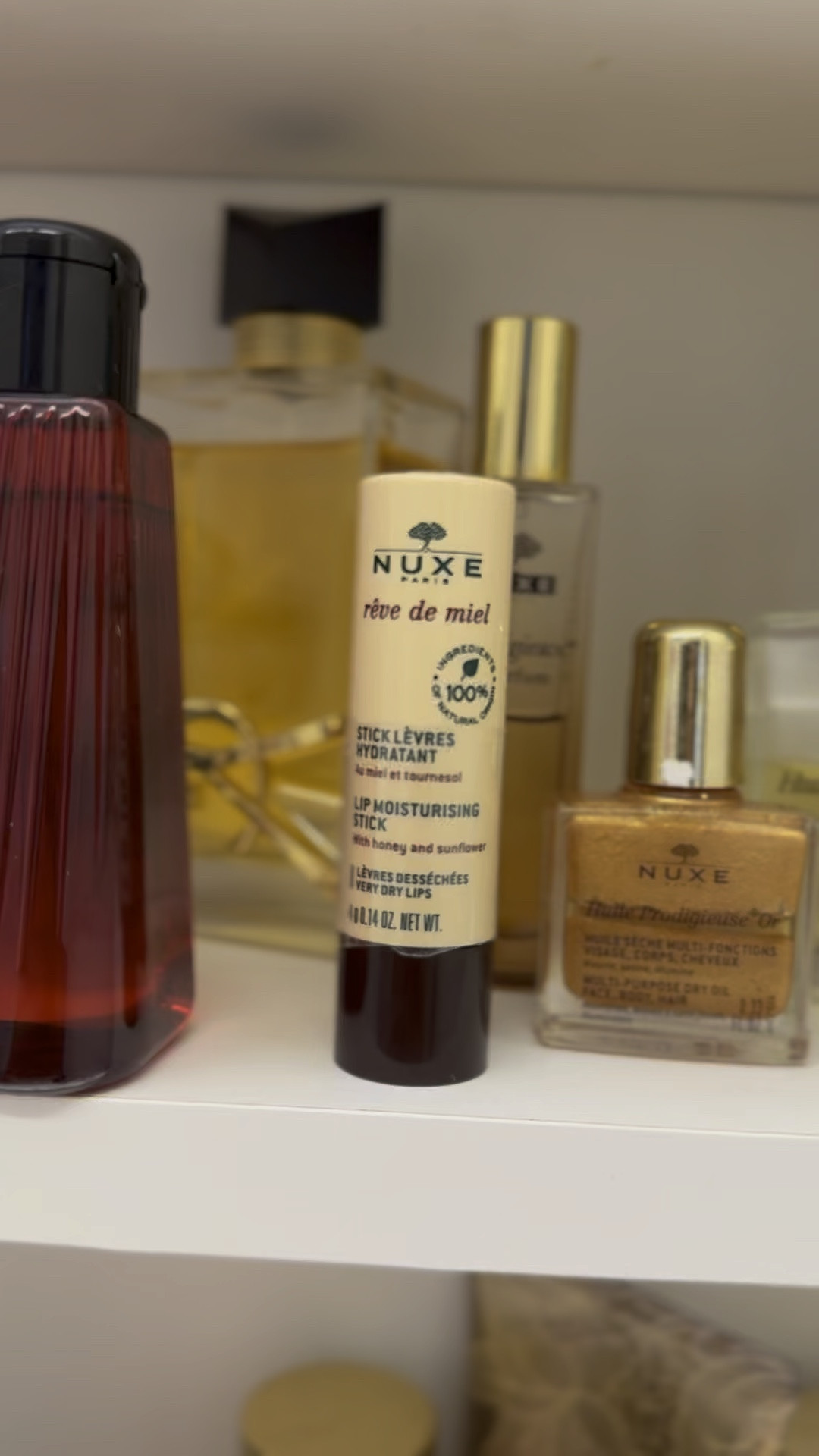 Tropinha da Nuxe.
Óleo multifuncional 
Fragrância
Lip balm
Todos os itens da marca são sensacionais. Indico e consumo nuxe. 