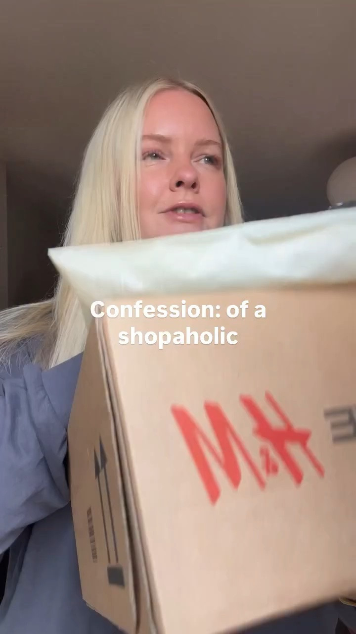 i’m normally actually quite considered with what i buy but this week i completely lost the run of myself 😂 3 orders in one week is excessive even for me. anyway here are the consequences of my actions, help me decide what’s worth keeping because something definitely needs to go back.

.
.
.
.
.
#unboxing #newin #shoppinghaul