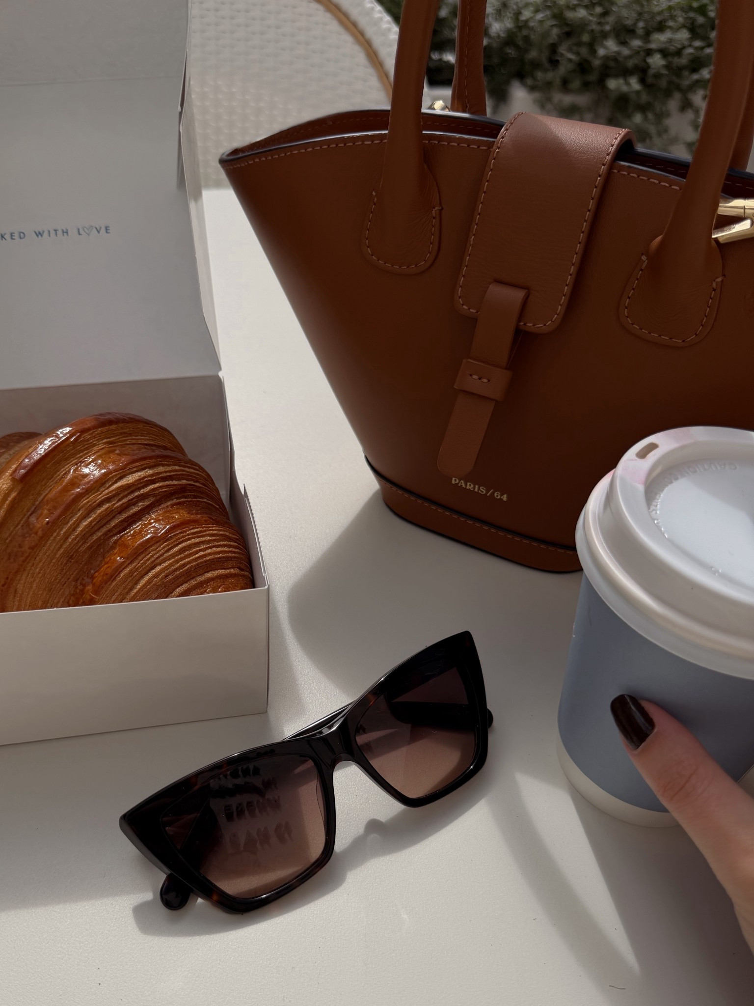 la pause café & croissant 🥐

#LTKmorningroutine #LTKdayinmylife #LTKvlog
