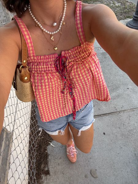 Summer girly outfit idea! This is the most fun top I’ve ever owned!! I sized down to an xs 💞

Shorts are old AE
Bag is old coach but shared similar! 